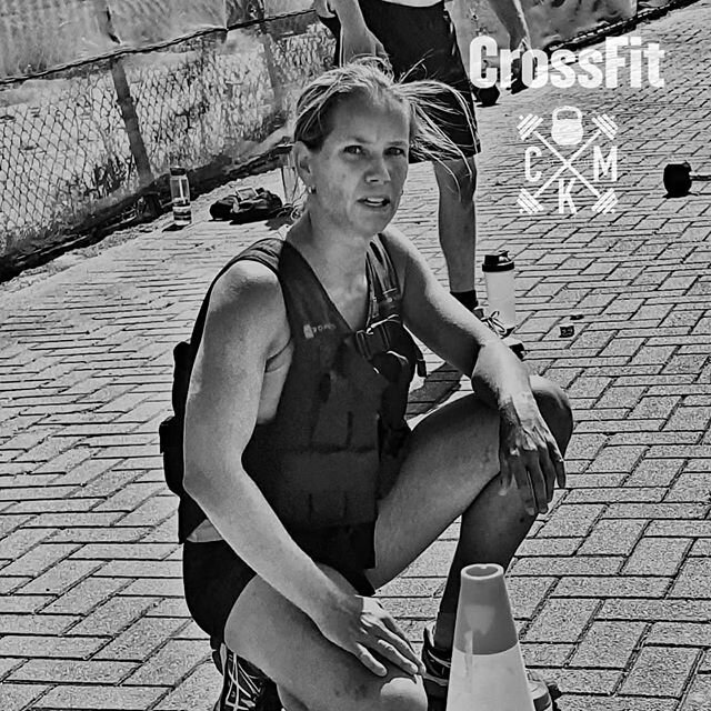 #sundayfunday #weightvest #wod
#corona #split #murph 
Wear weightvest
1work /1 rest 
12 Rounds of..
200m #run (First run is together) 
10 Barbell #rows 
20 #PushUps
30 #Airsquats 
Buy out 
#Together 200m Run

#athletes of second heat

#crossfitter #c