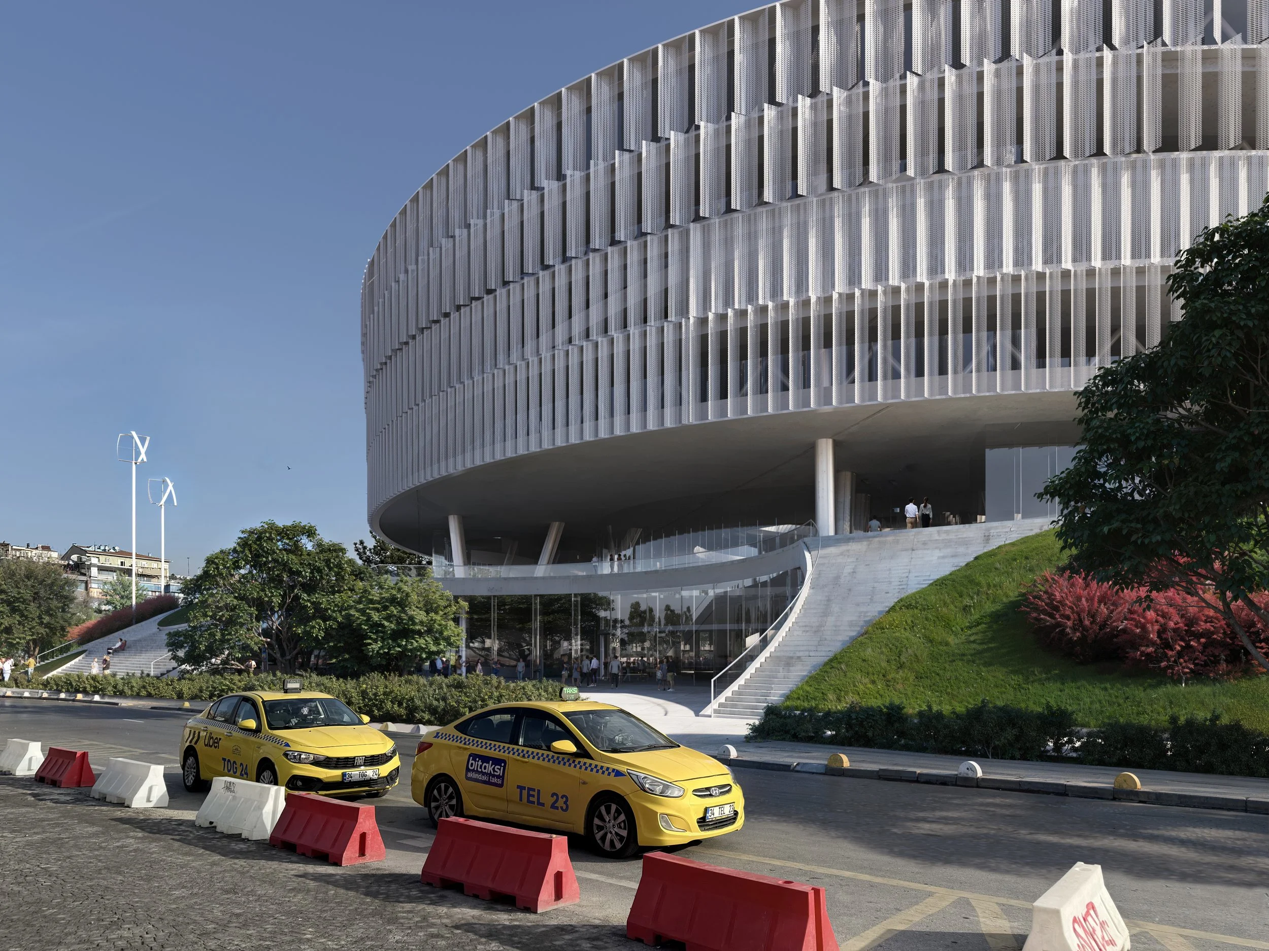 V5_STRADA_250407_HD copia.jpg