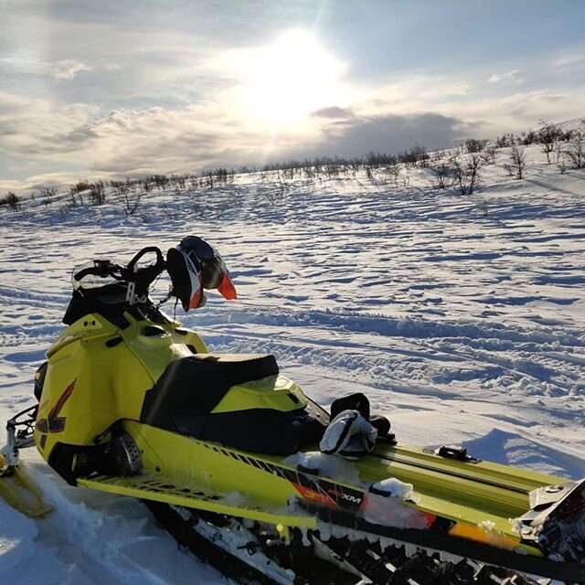 Nice weather on our daytour today :) #kirunaadventure  #kiruna #snowmobile #lapland