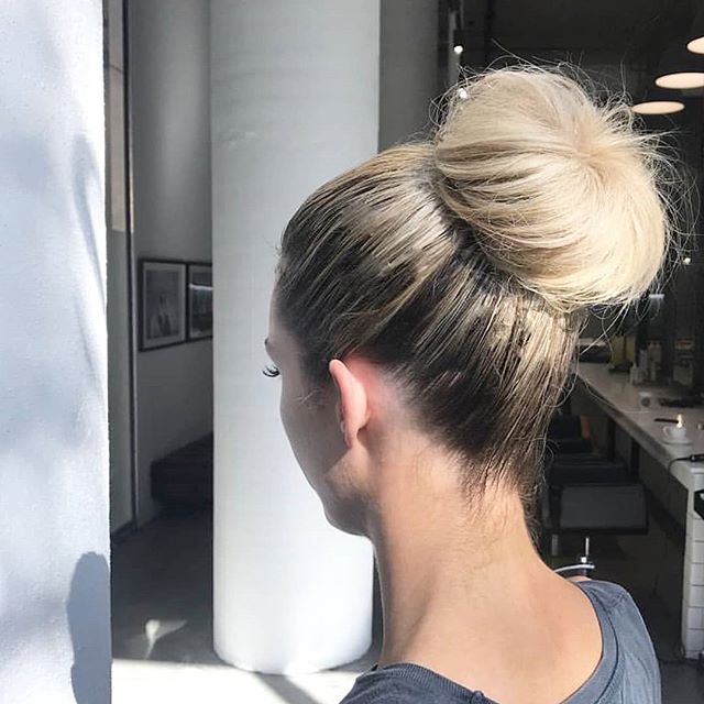 The bun of all buns 👑
Styled by @hannahyounghair

#updo #bun #topknot #topbun #hairstyle #hairstyling #hairstylist #blowdry #olaplex #behindthechair #melbournesalon #melbournehairsalon #southmelbournesalon #southmelbournehairdresser #spencerandco