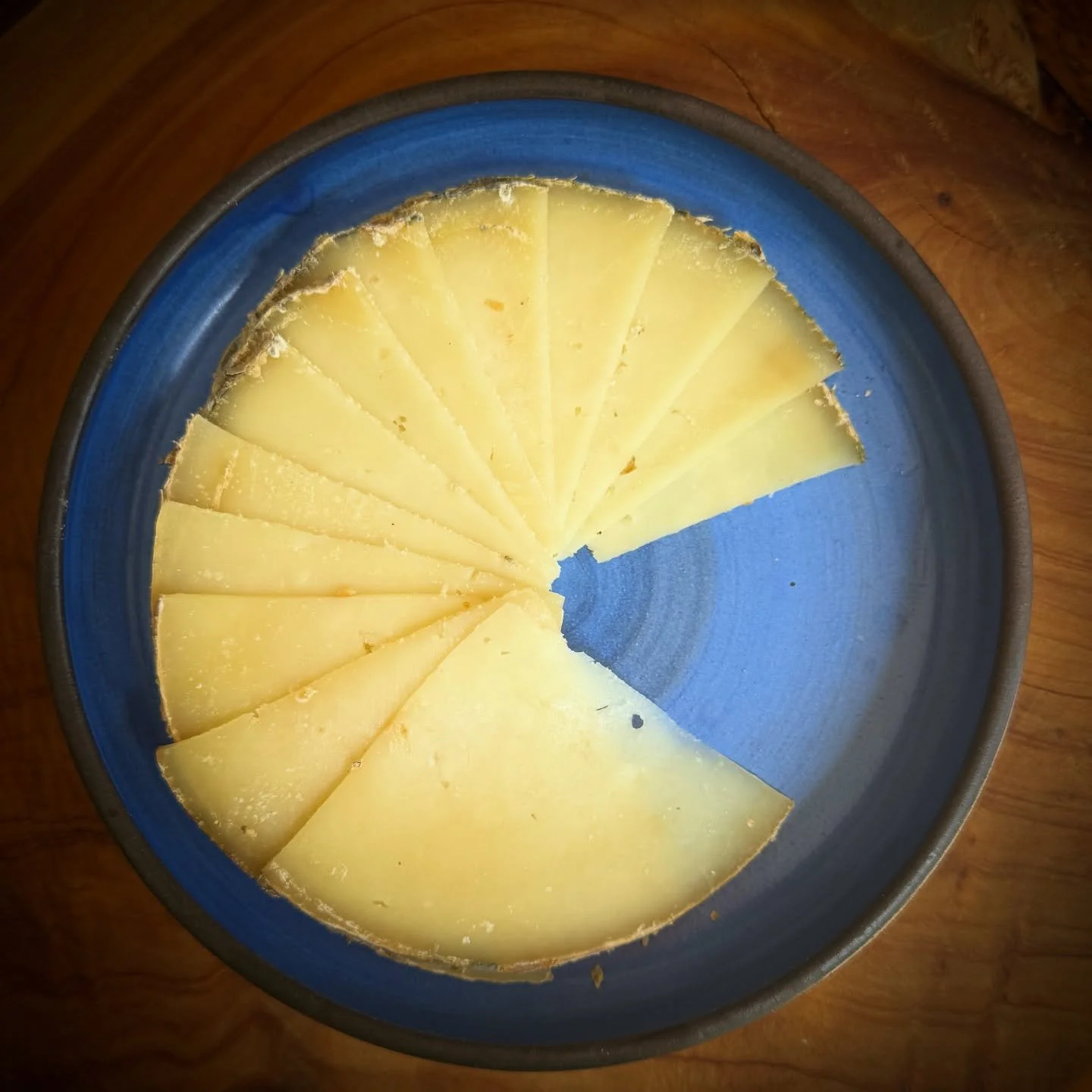 I know you have all been waiting (somewhat patiently) since October&hellip;. Big B is back!! And so are we &ndash; we have fresh Big B wedges this Sunday 22nd Feb at @farmgatemarket available to purchase. 

I say it every year, but this is Iain&rsq