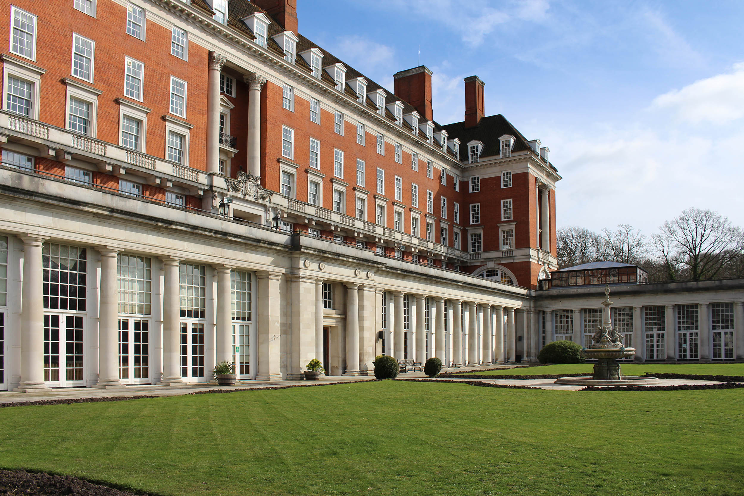 STAR&GARTER EXTERNAL.jpg