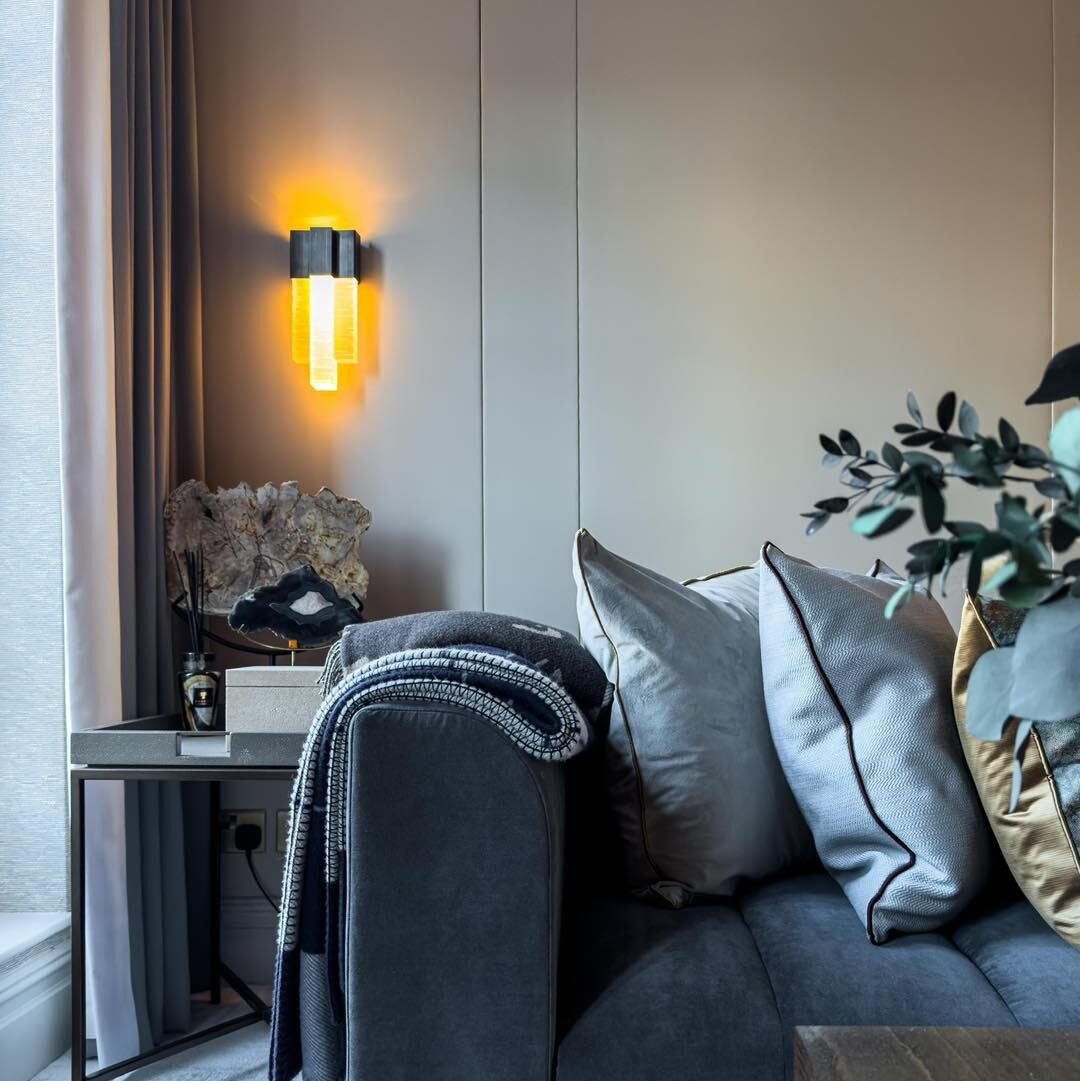 And relax&hellip;.
Gorgeous interiors by @accouterdesign at this recent project that we headed up the team for in Kensington 🤩