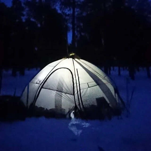 Teltet er oppe. Varmt og godt. Sliten etter skitur. V&aelig;romslag fra rundt - 20 til pluss grader 🤔😊#norsketurbilder #foto #mittfriluftsliv #ut #liveterbestute #friluftsliv #fysiskaktivitet #villmarksterapi #psykologi #jfof #ute
#uteliv #adventur