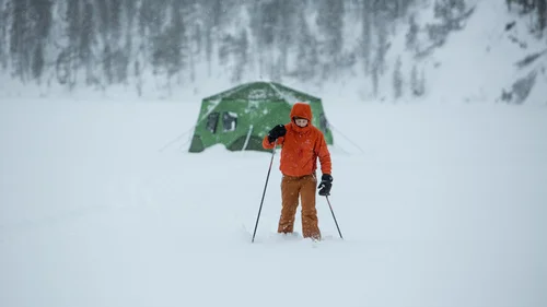 På ski ved vinterleiren.