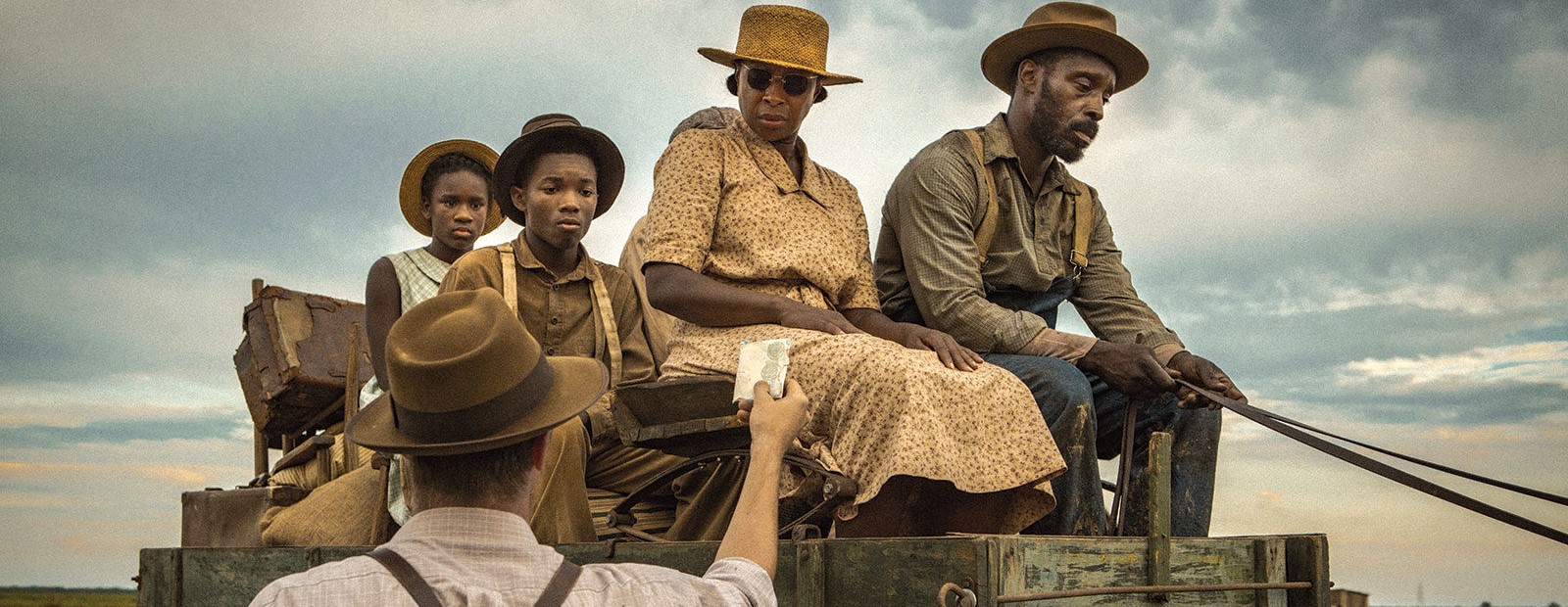Mudbound_still4_GarrettHedlund_MaryJBlige_RobMorgan_DeeRees.jpg_cmyk-feature-1600x900-c-default.jpg