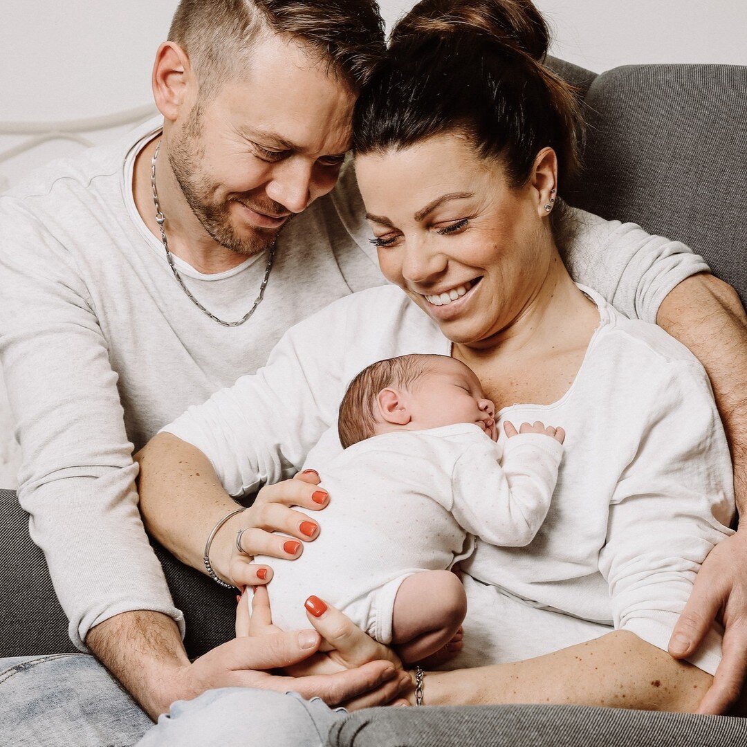 WE ARE FAMILY! #liebe #love #familie #familienbande #kempten #fotostudio #allg&auml;u #memmingen #kaufbeuren #sonthofen #buchloe #fotograf #fotografin #familienportrait #family #familytime #photographer #fotografie #newborn #newbornfotografie #baby #