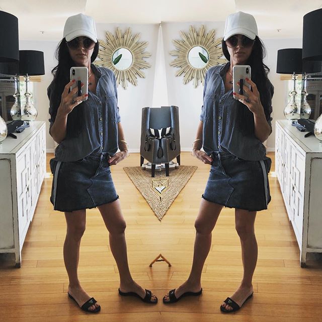 Denim on Denim🖤#styleinspo #onrepeat #gotolook #yourstylesecret #fashion #fiftyshadesofgrey #closetorganization #packing #vacation #style #inhomestyling