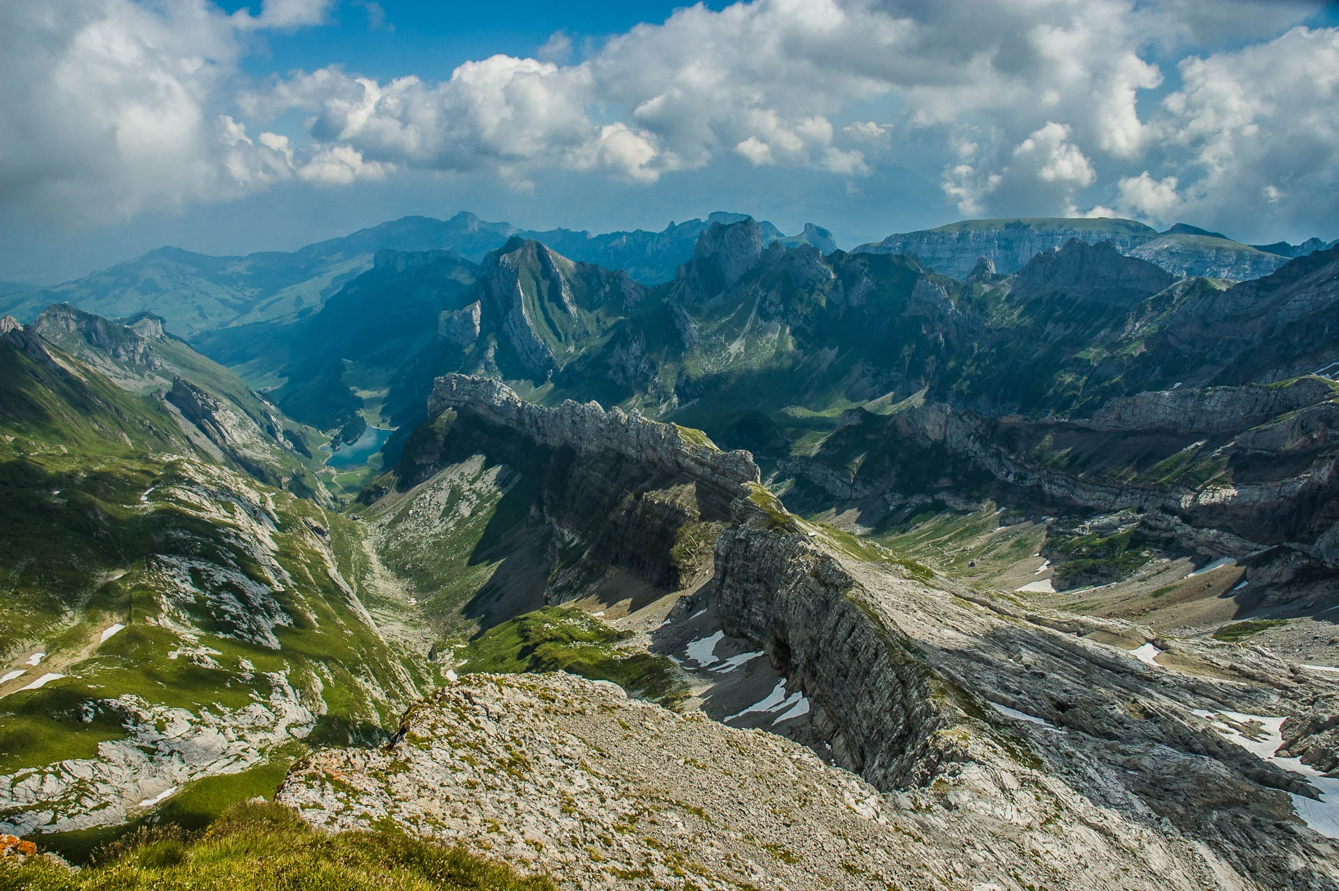 bodensee-appenzell-saentis-iStock-821231598.jpg