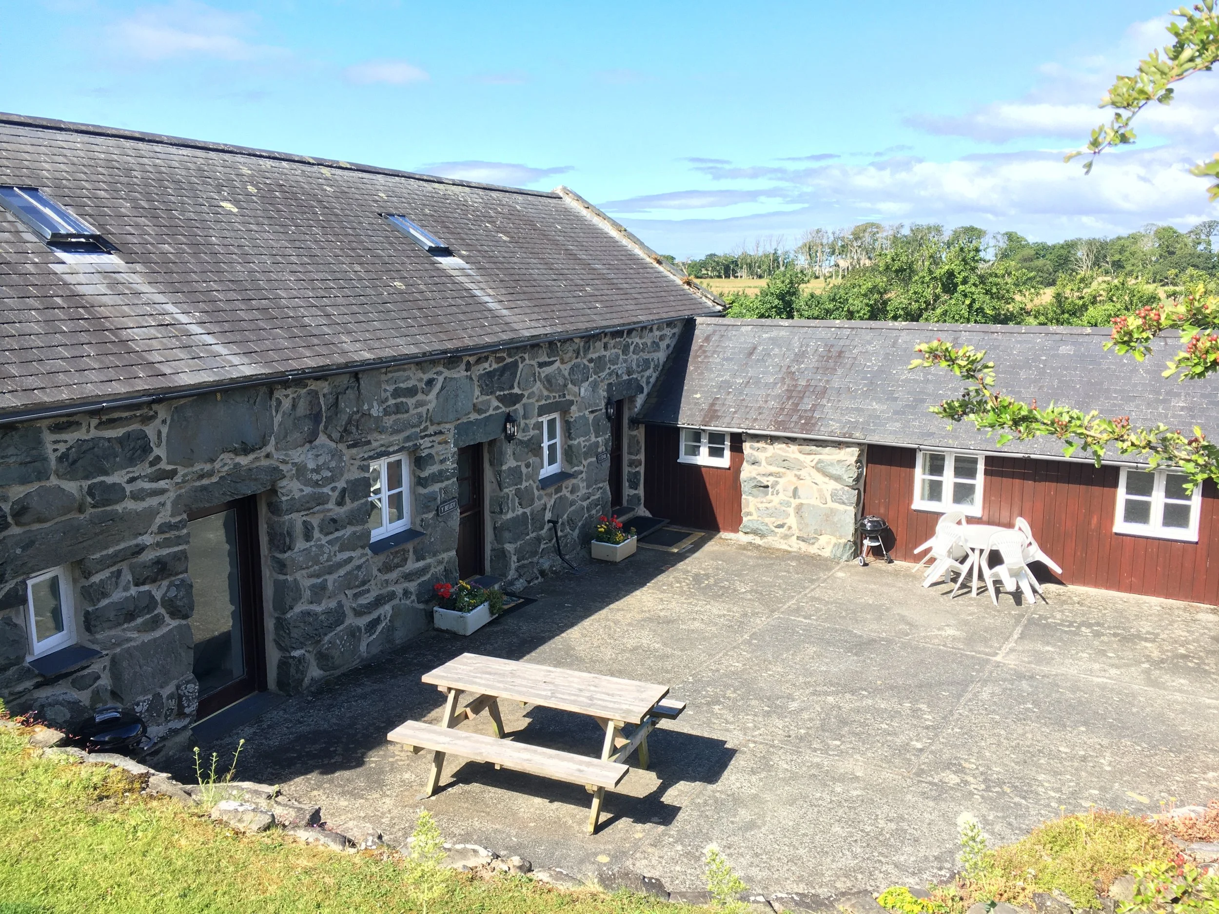 Beudy and Stabal cottages and shared courtyard