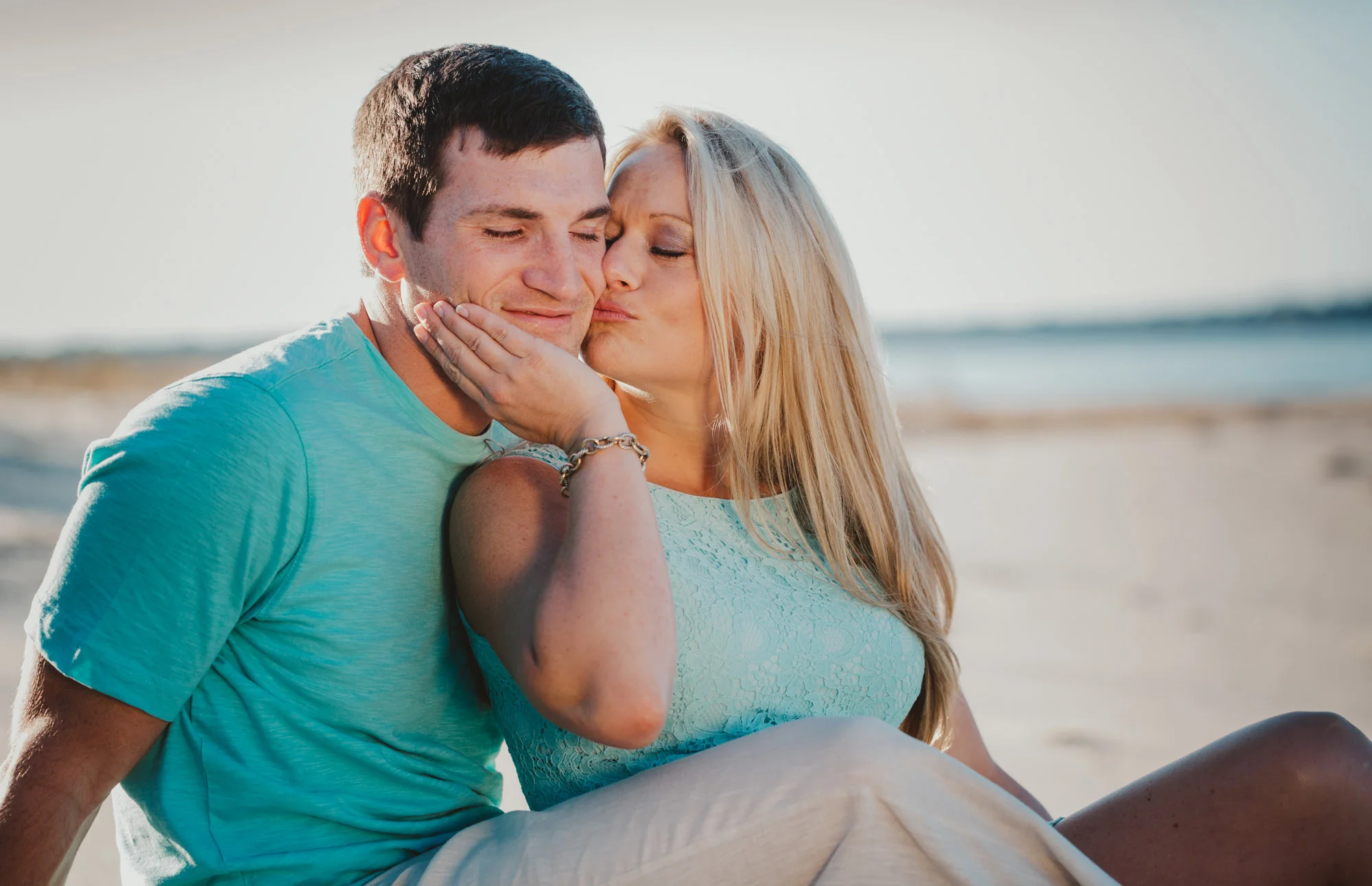 couple kissing in the sun.jpg