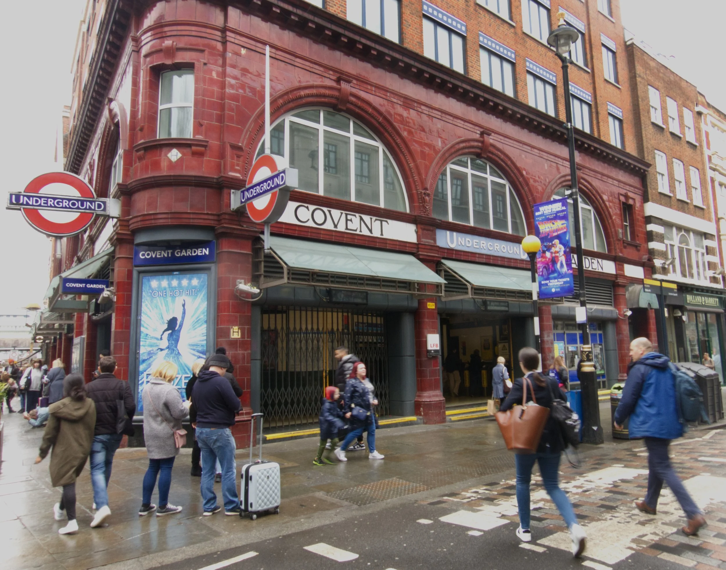 Covent Garden Station, London.jpg