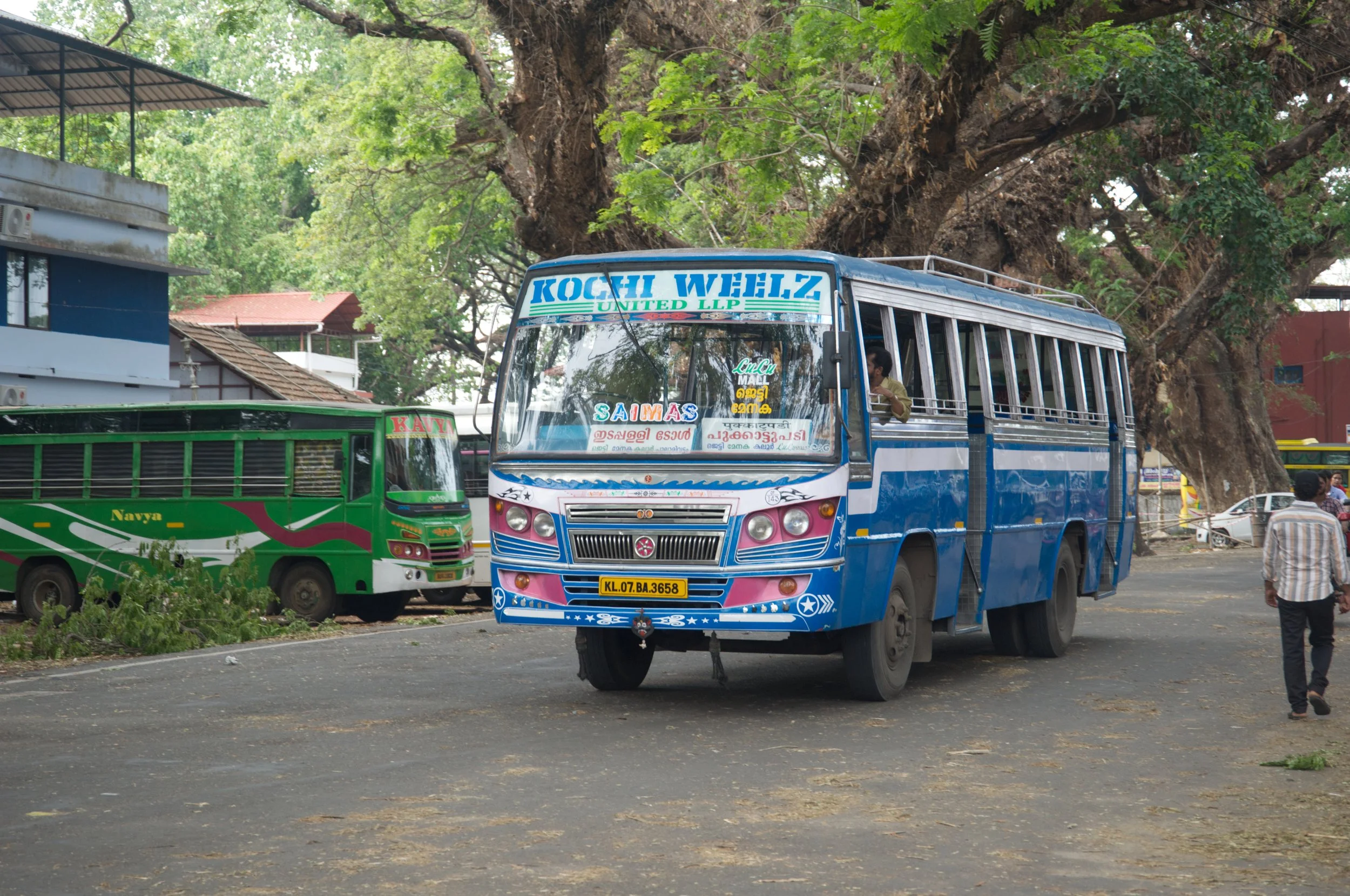 Kochi Weelz Bus, Cochin, India..jpg