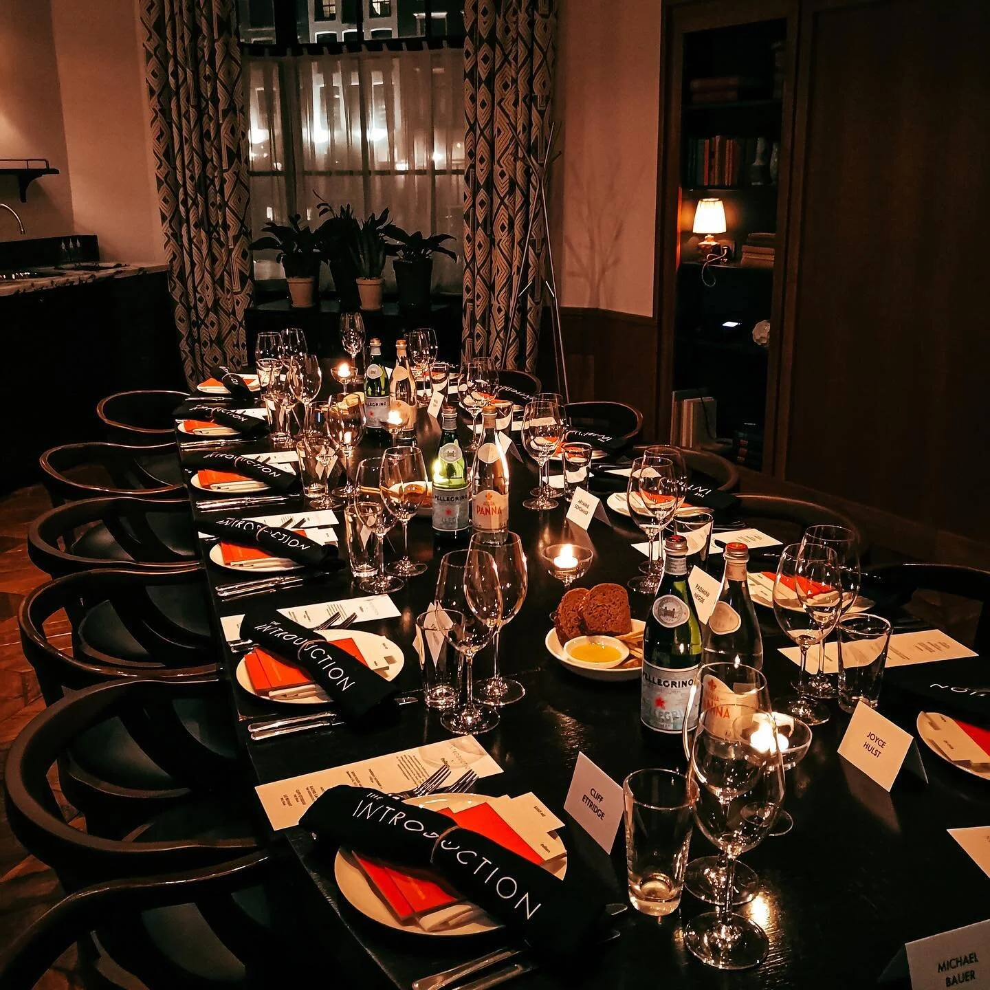 #tbt to our Internal Communications Dinner Party.

We partnered with Branding and Designing agency The Team to host a special evening of debate and insight around the future of internal communications.

We were joined by brands including Europol, Aeg