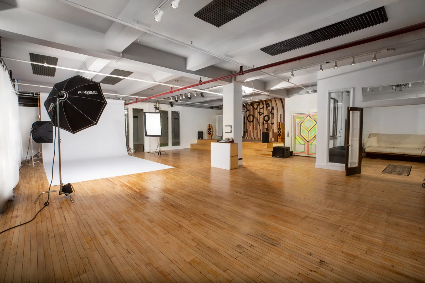 MAIN-ROOM_-SETUP.jpg