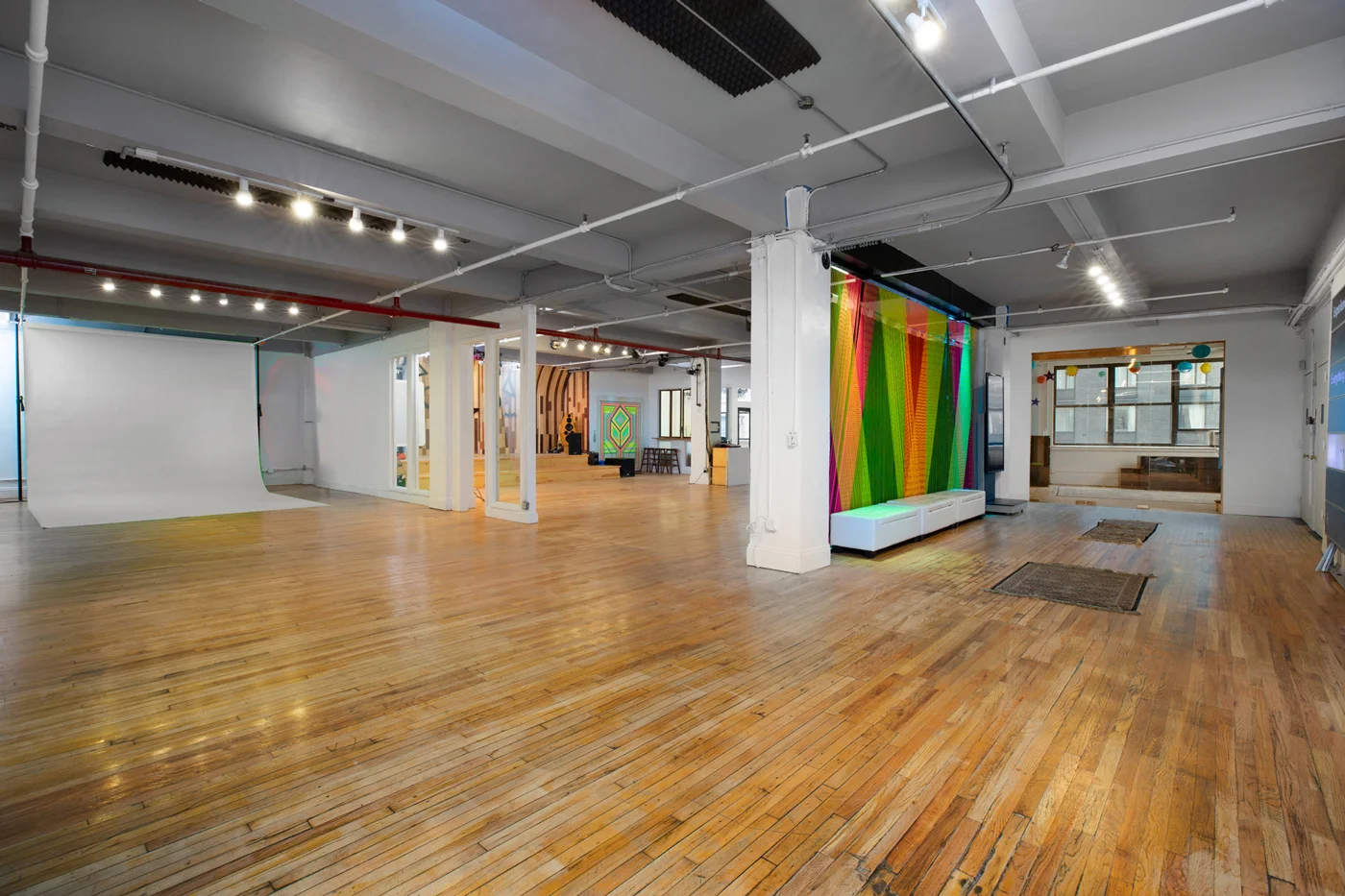 FULL-ROOM-WITH-WHITE.jpg