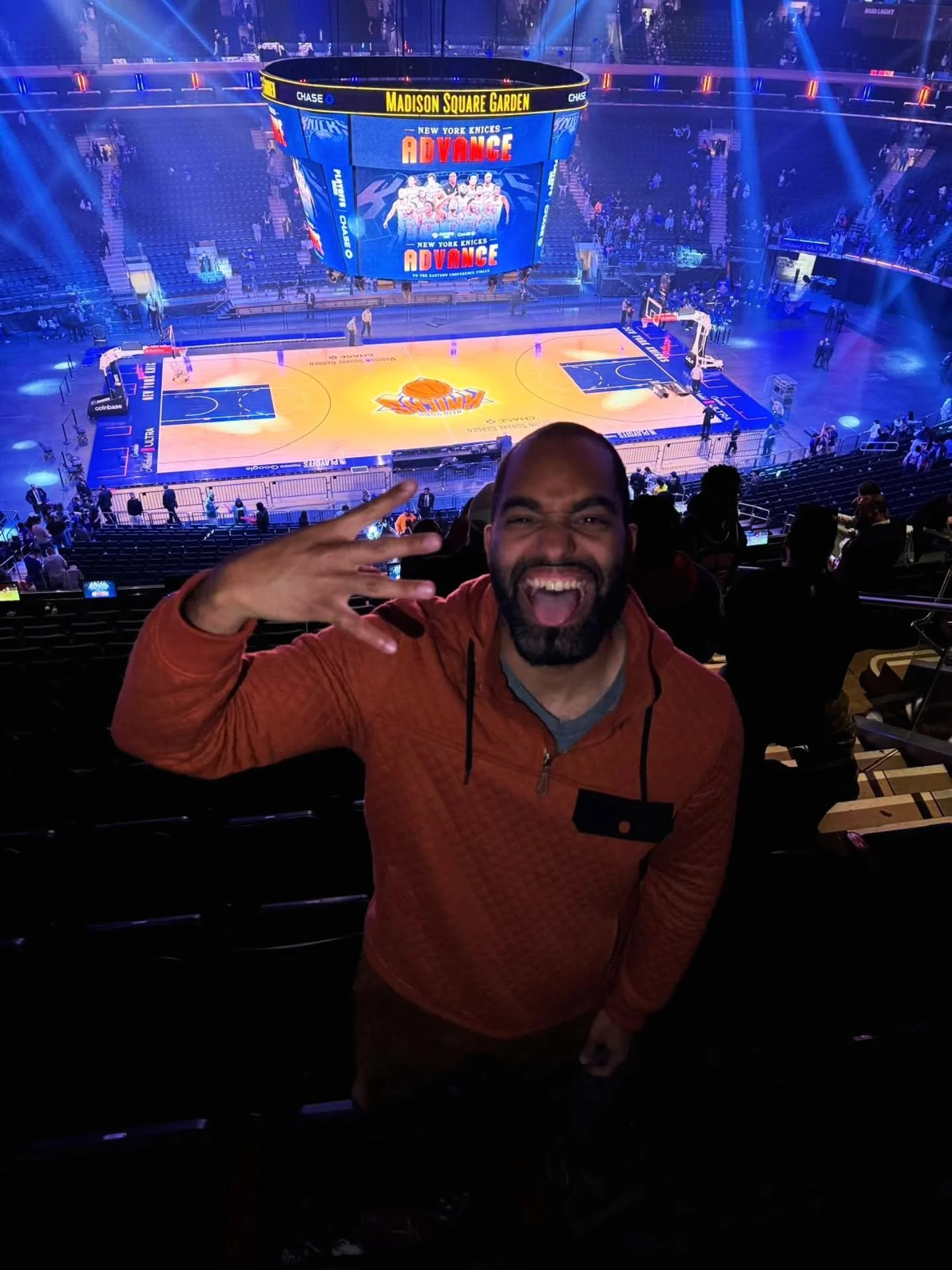 KNICKS SWEEP!!!! 🧹🏀🏀🧹
Sorry philly but we #ECF ready!!
#knickstape #knicks #sweep #knicksin4