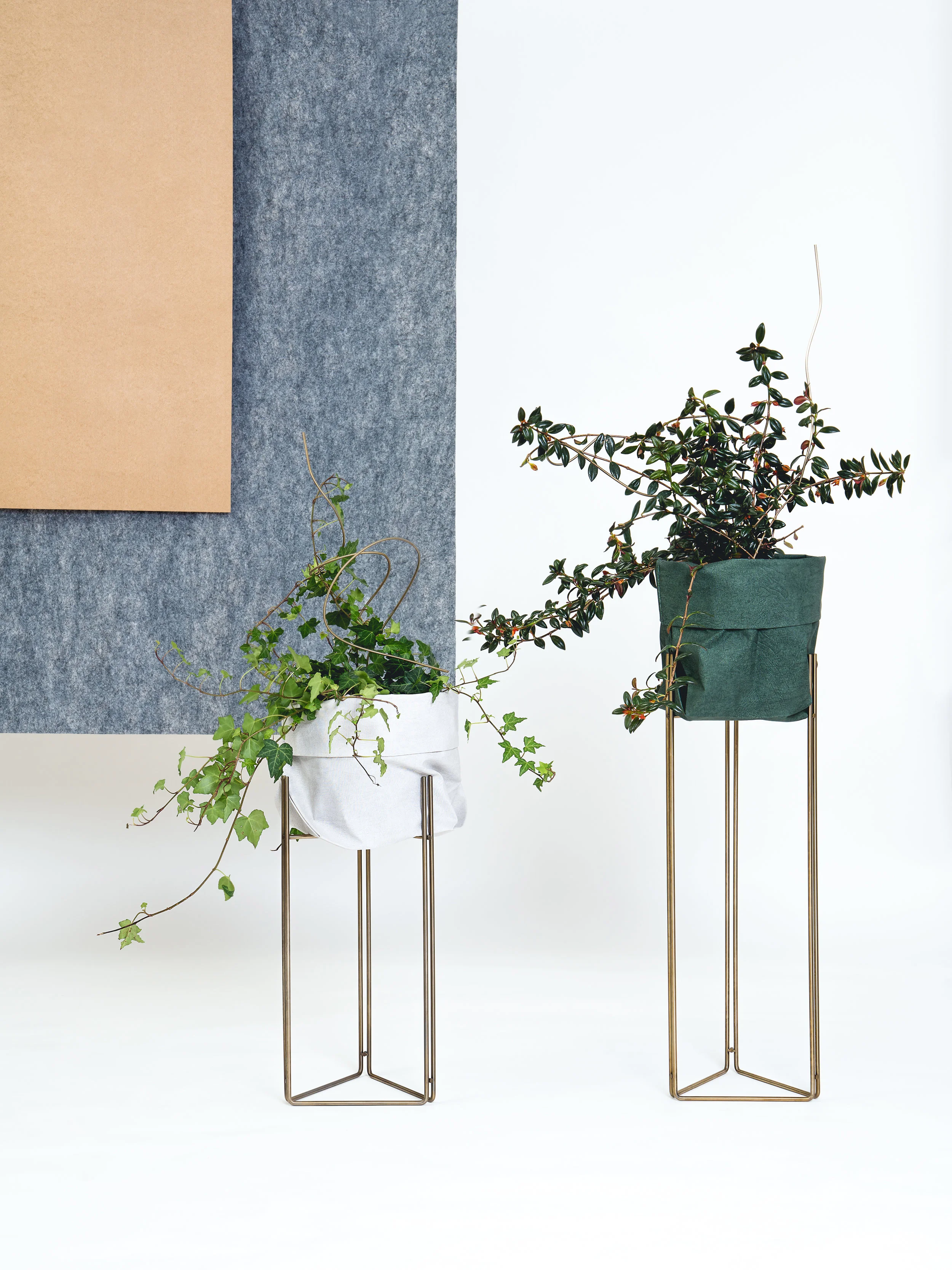 Filipe Ramos Design_Pedestais de cachepots Linha_fotografia Estudio Moshimoshi (3).jpg