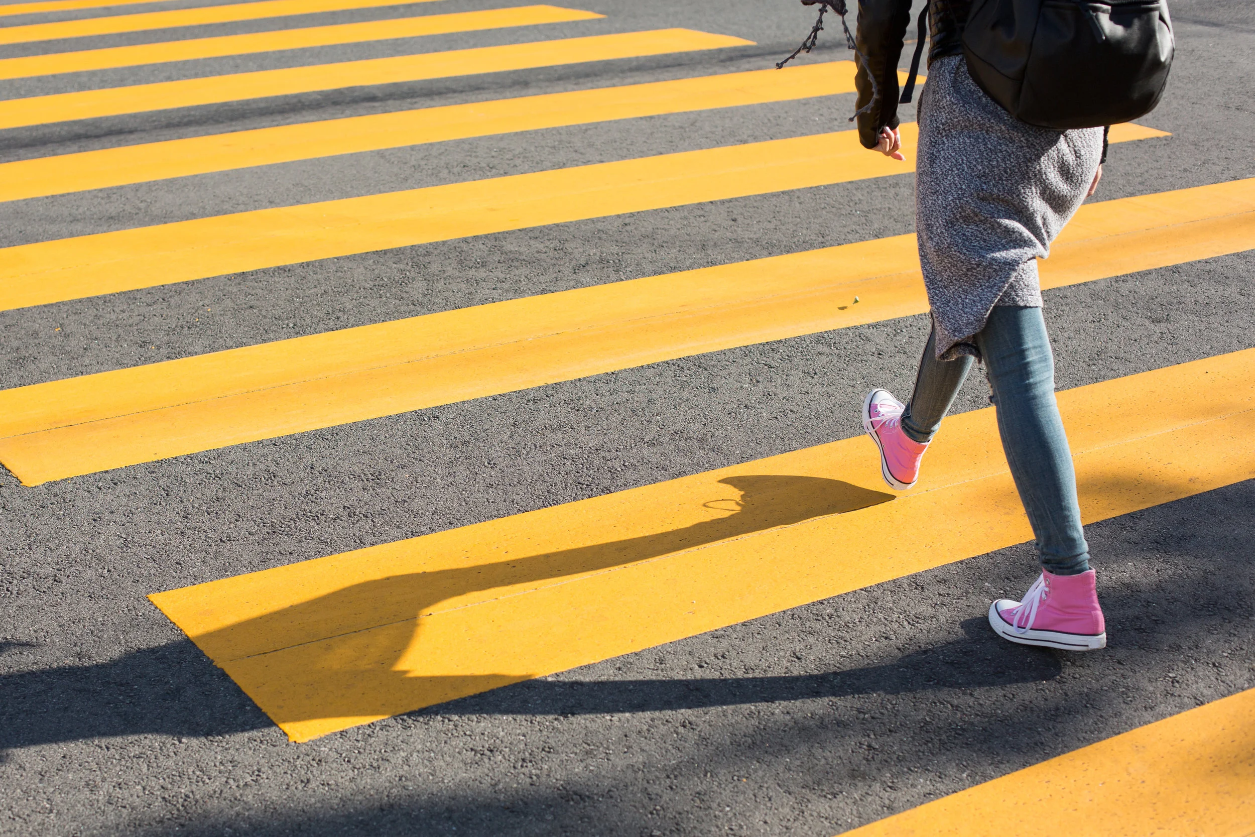 girl_walking_free.jpg