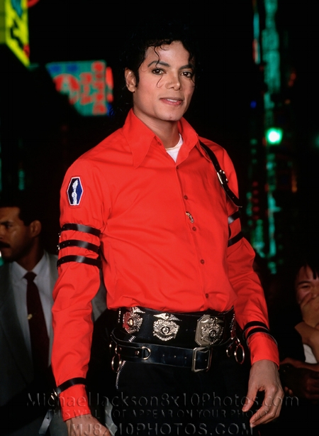 michaeljacksonphotos1987badtourtokyoau2510b.jpg