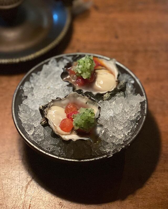 o! ya it&rsquo;s been one year🥰 @richw92
.
🔺Kumamoto oyster, watermelon pearls, cuke mignonette
🔺Maine uni on hokkaido milk toast, smoked trout roe, truffle honey
🔺Fried island creek oyster, squid ink foam
* Hamachi (yellowtail), banana pepper mo