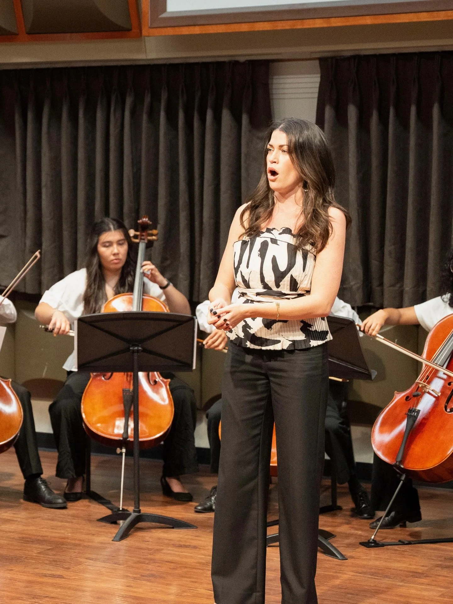 A little late to posting (🫣) but this past March I had the pleasure of performing both the &Agrave;ria and the Dan&ccedil;a from Villa Lobos&rsquo; Bachianas Brasileiras No. 5. Thank you @meganchartier.cellist and the @calpolycelloensemble for invit