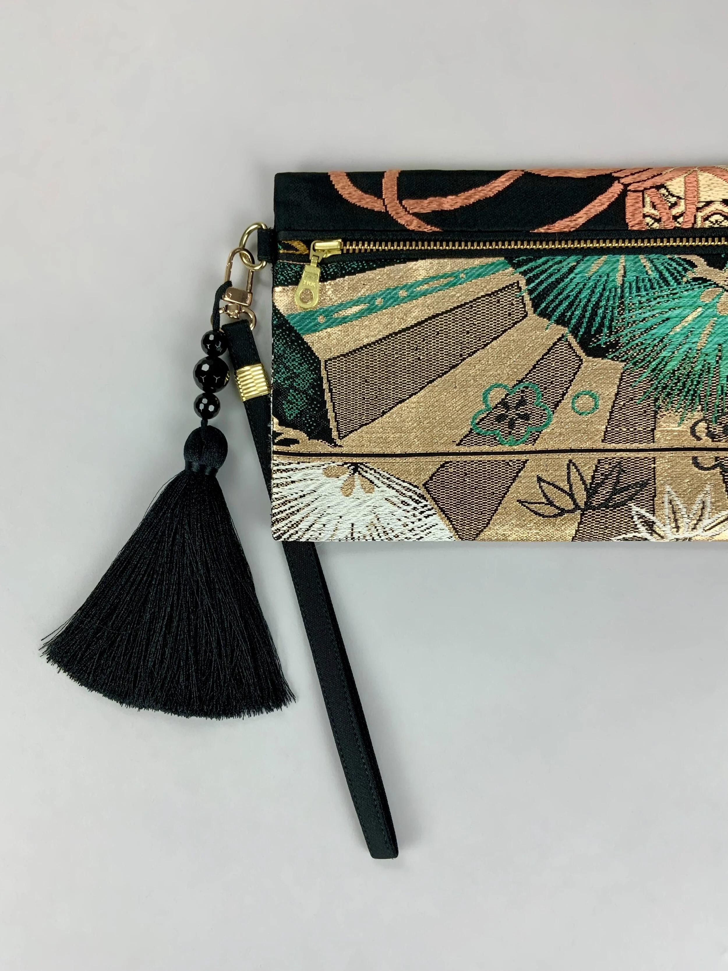 BLACK MATSU PINE AND FAN CLUTCH PURSE