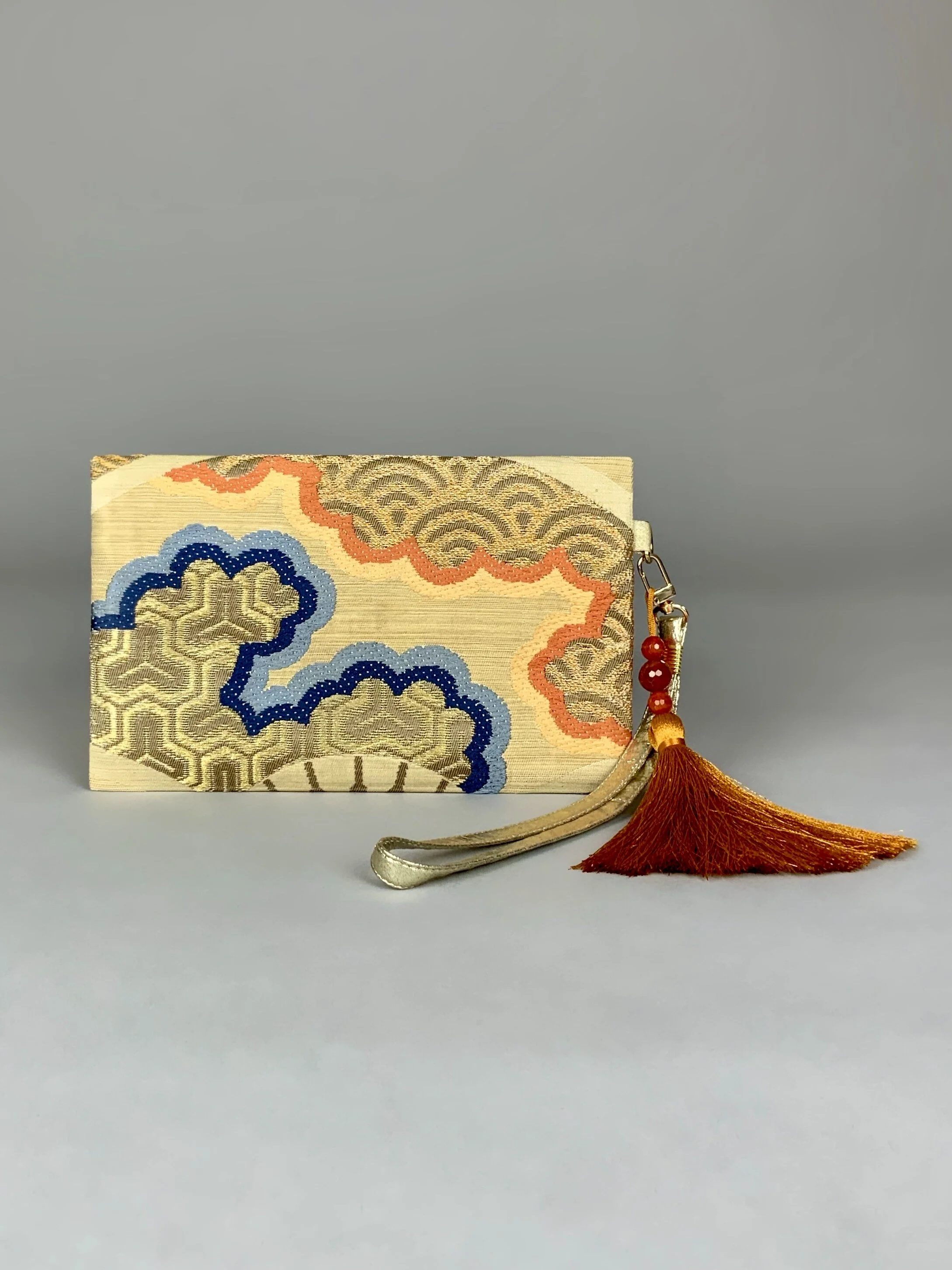 GOLD ABSTRACT CLOUD AND FAN CLUTCH PURSE