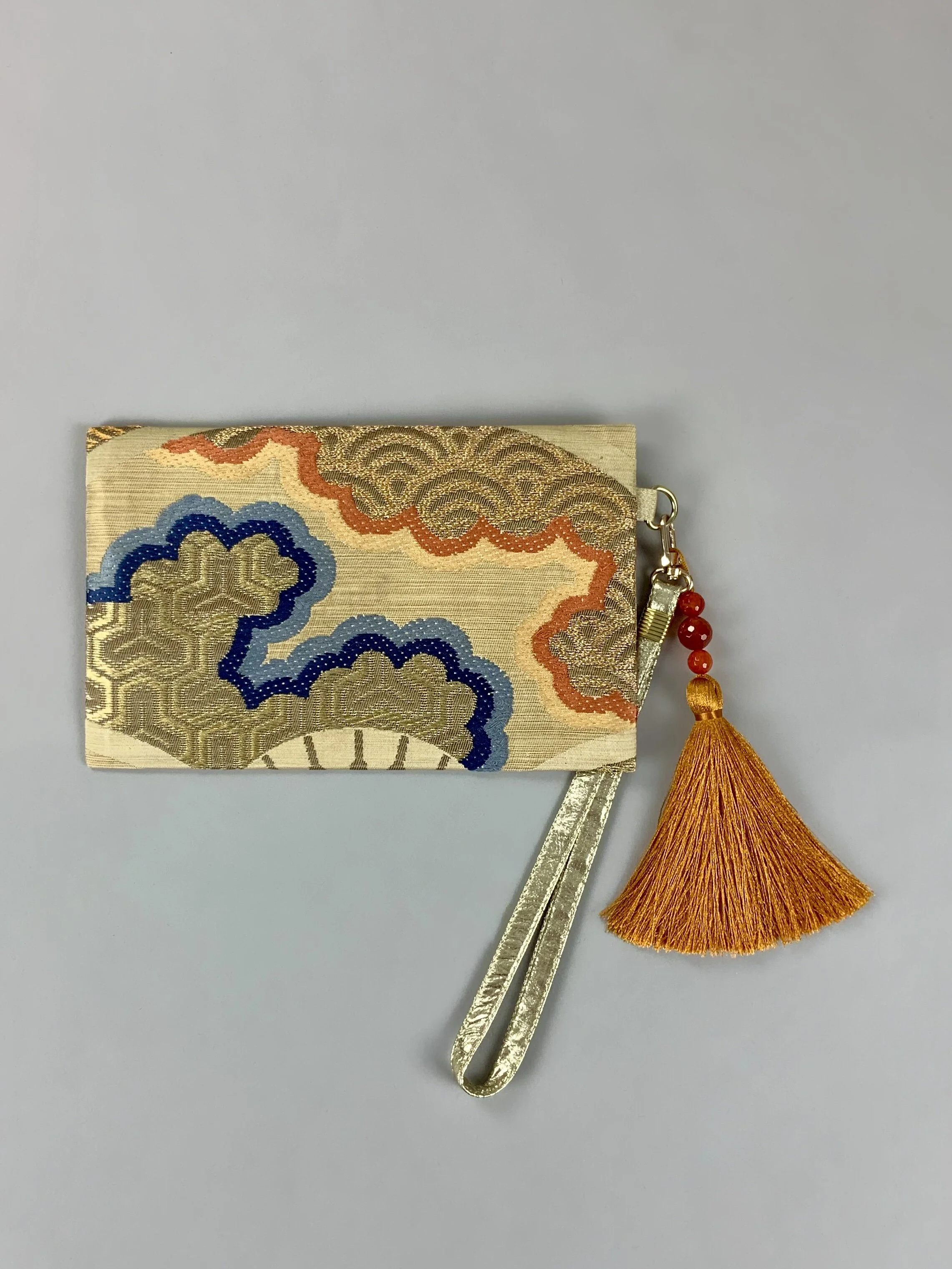 GOLD ABSTRACT CLOUD AND FAN CLUTCH PURSE