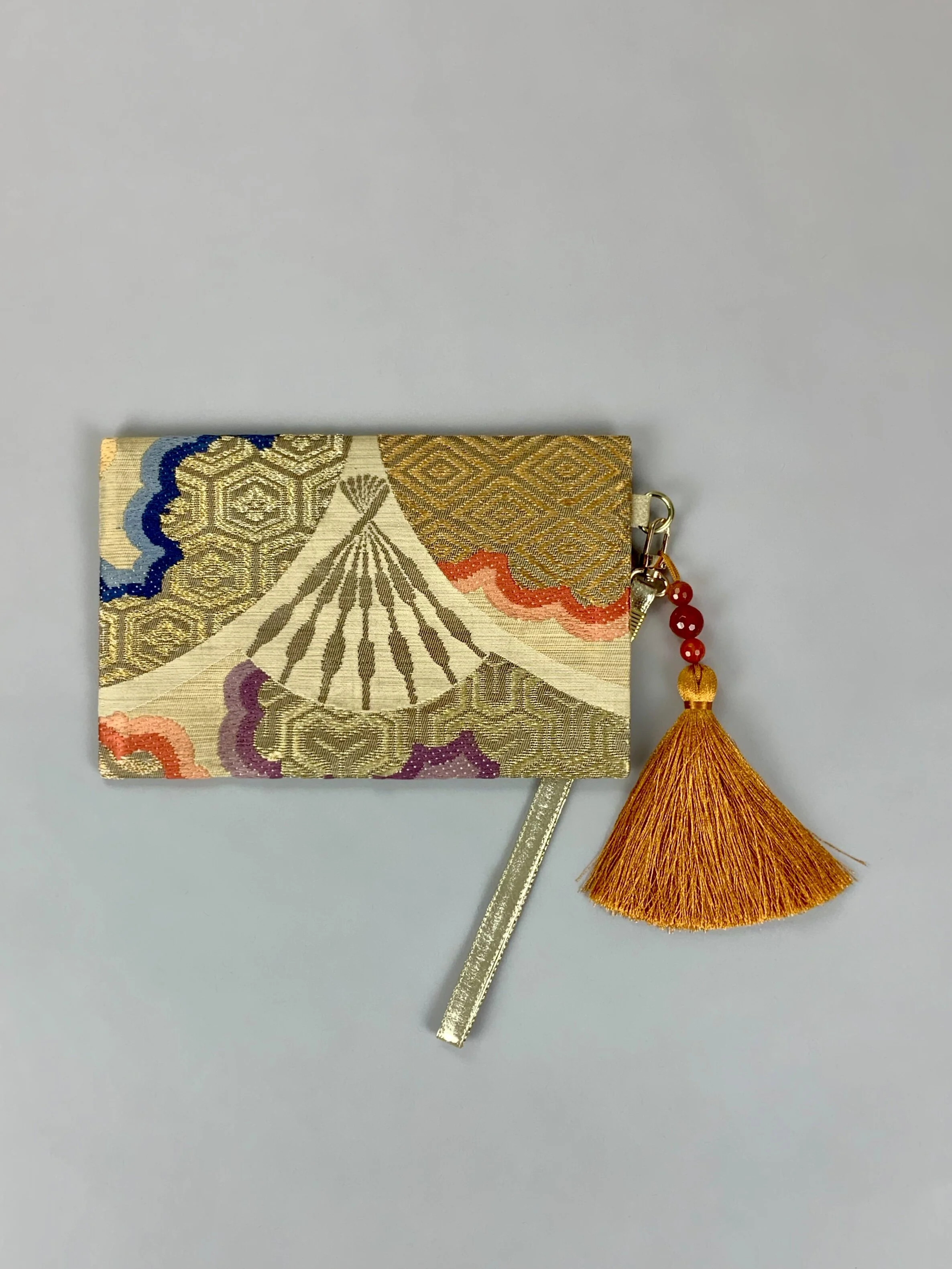 GOLD ABSTRACT CLOUD AND FAN CLUTCH PURSE