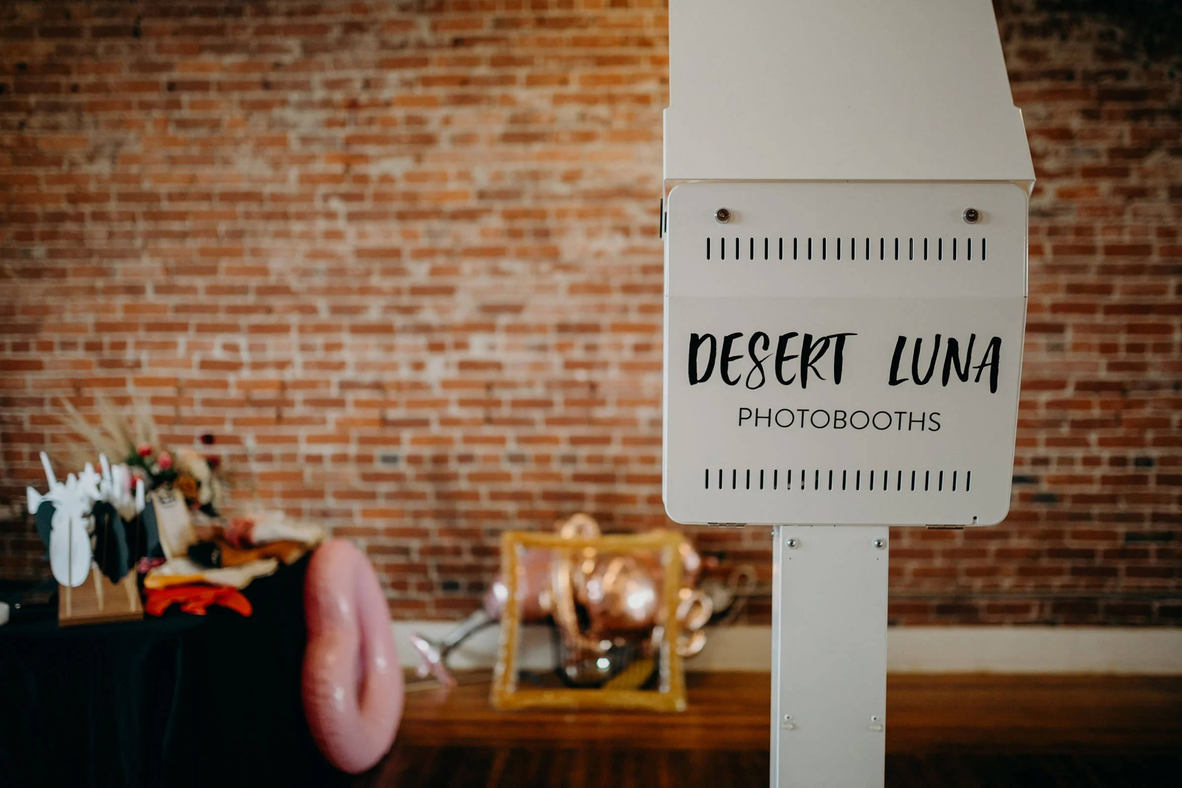 Photo: Deltoro Photo | Photo Booth: Desert Luna Photobooths