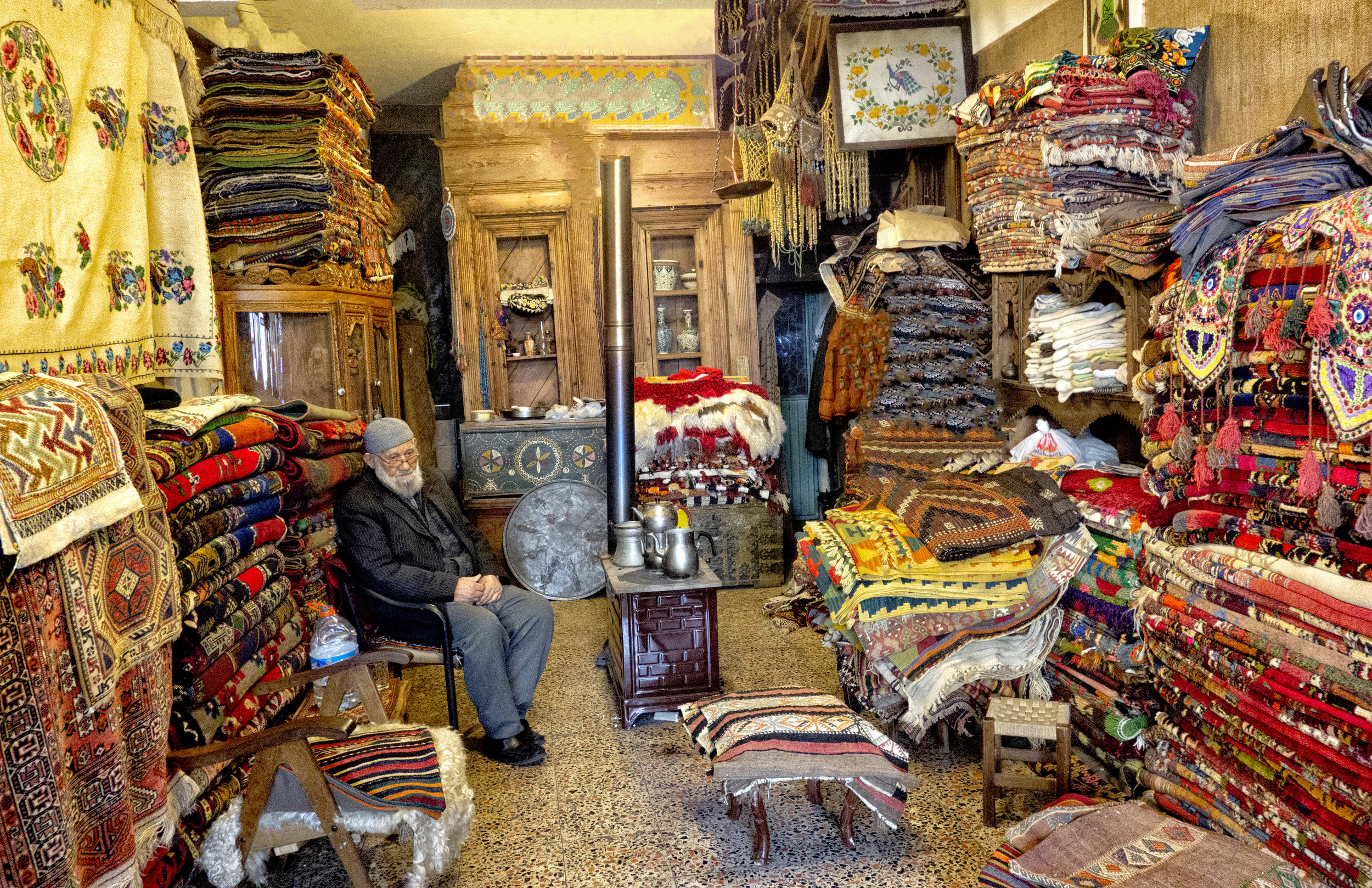 Old Man and Carpets, Konya
