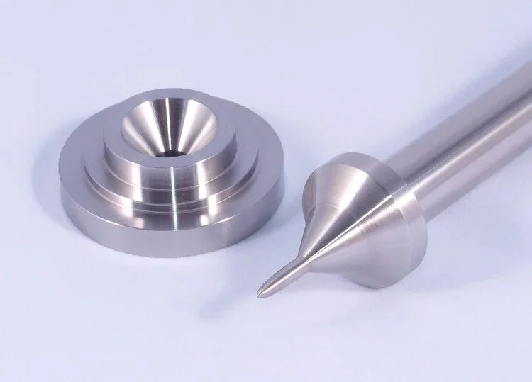 Matched valve trim components including plug and seat for precision fit