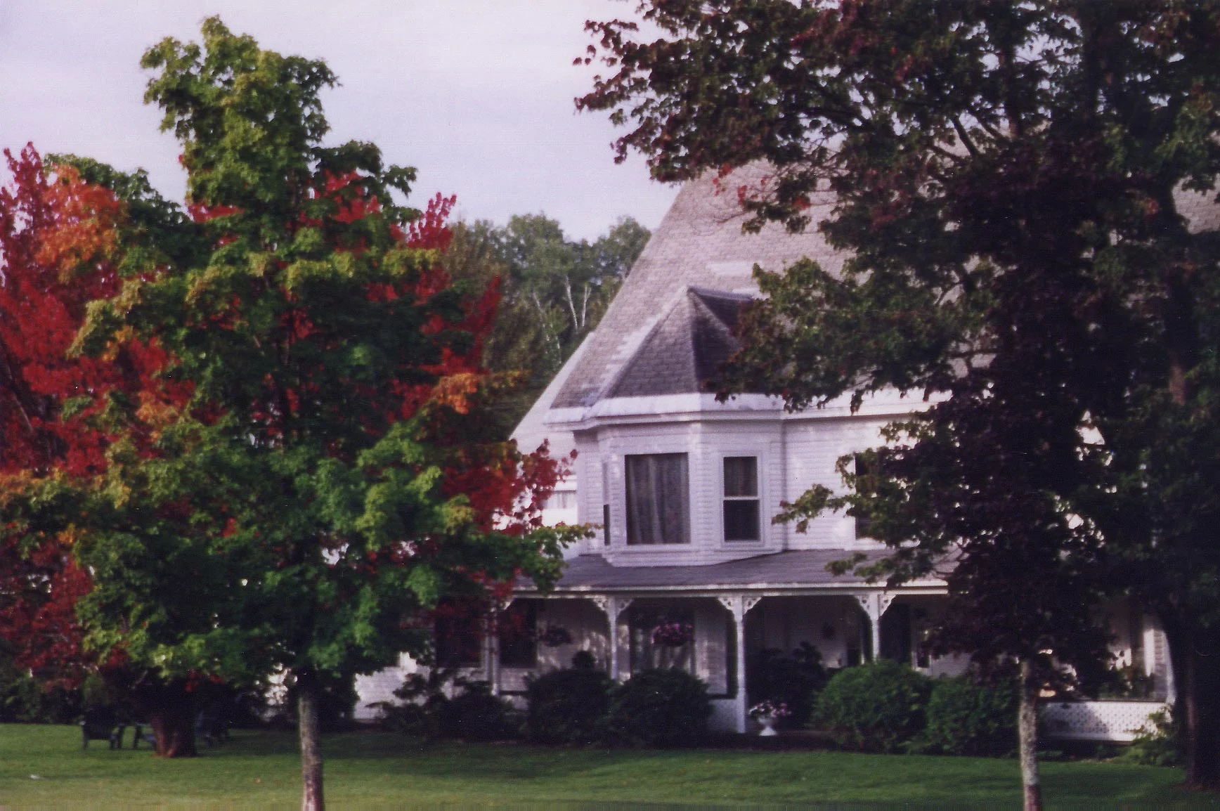 The-Wayside-Inn-Bethlehem-NH-bay.jpg