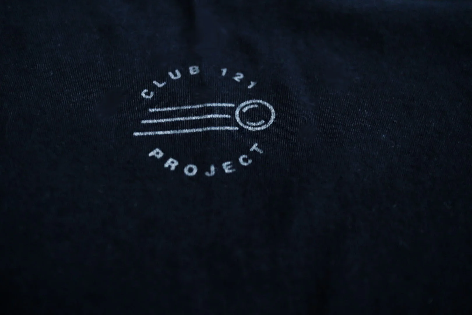 svart tee detail.jpg