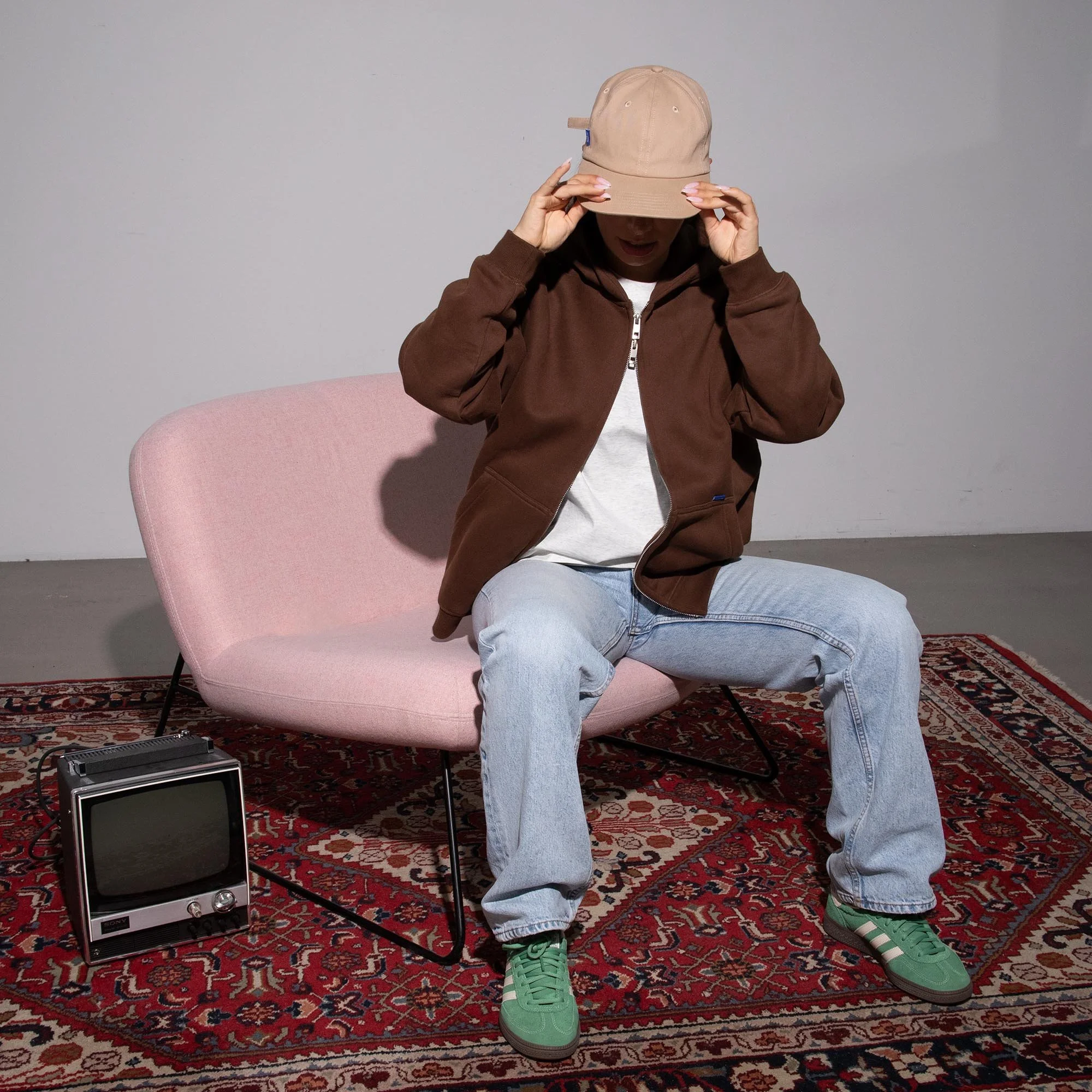 Studio Cap - Sittende Sunniva.jpg