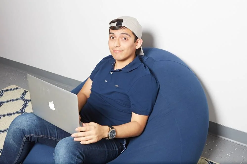 Jorge Guerrero is a sophomore and a first-generation college student, from Miami, FL, majoring in Marketing at Valencia College . He is currently the National Director of School Partnerships and a Senior Money Mentor.