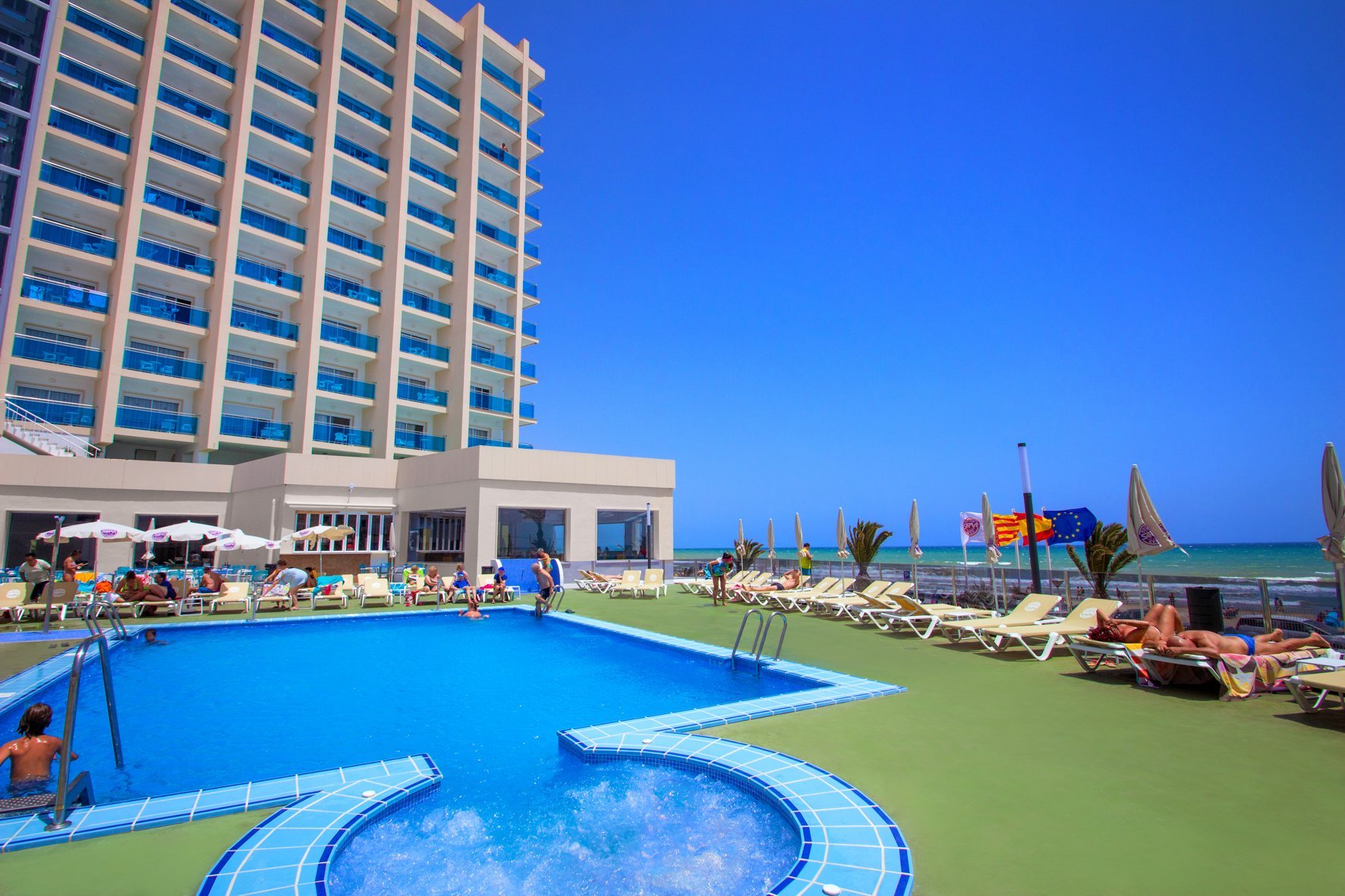 06-oropesa-del-mar-hotel-koral-beach-piscina-02.jpg