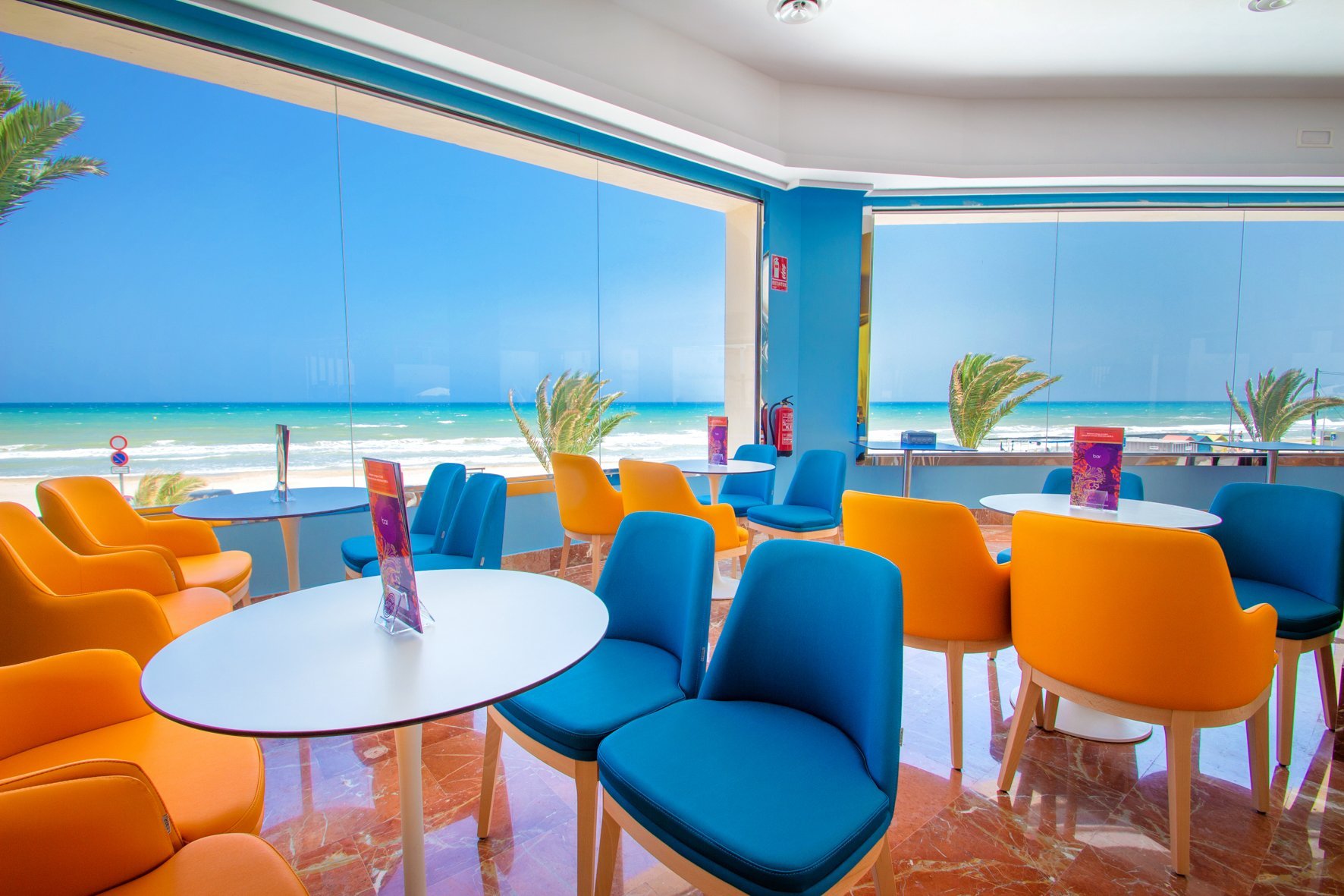 servigroup-oropesa-del-mar-hotel-koral-beach-bar-salon.jpg