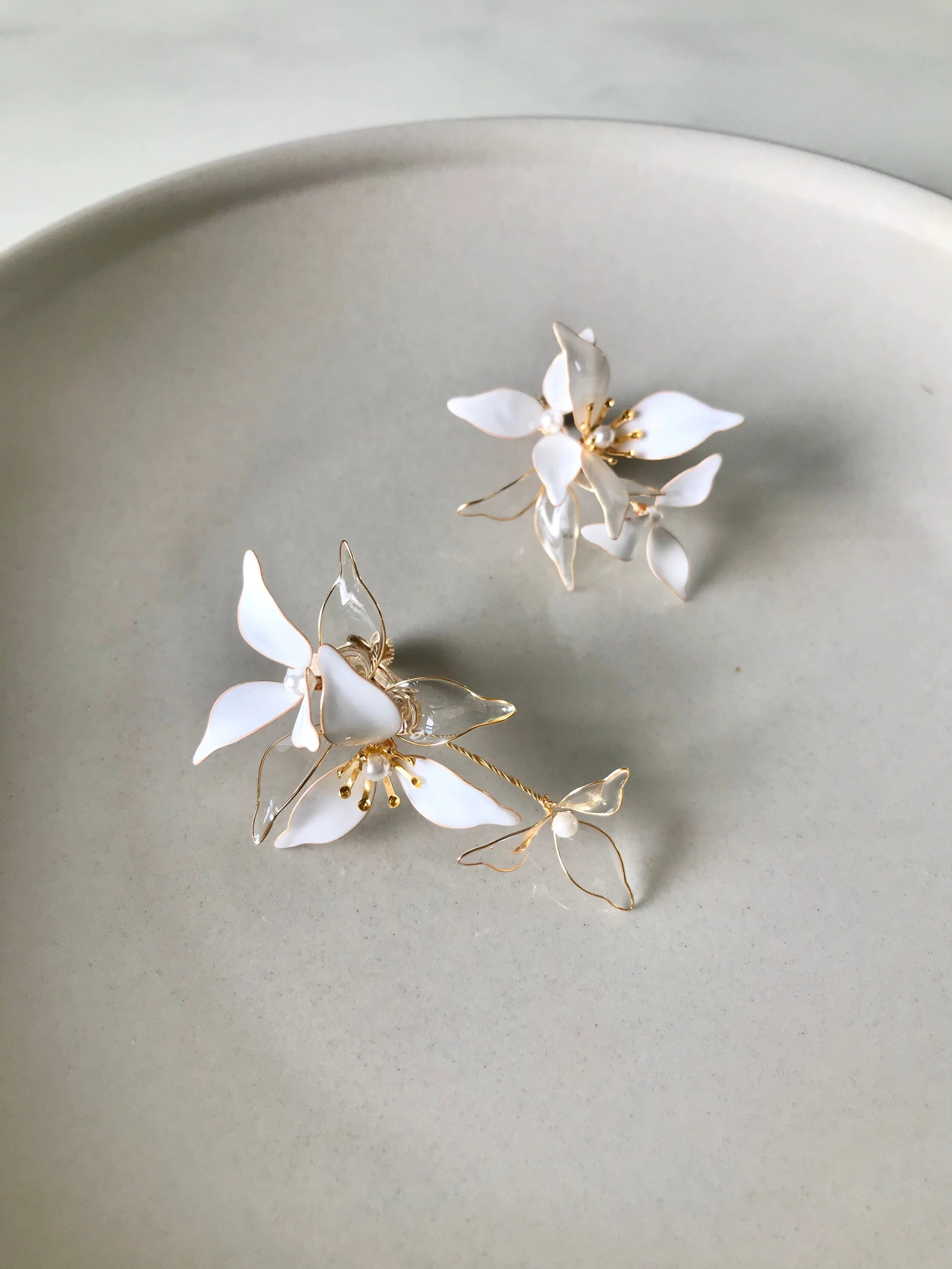 CEE4A057-F8EC-4BF7-A012-E0EC6B9189C8