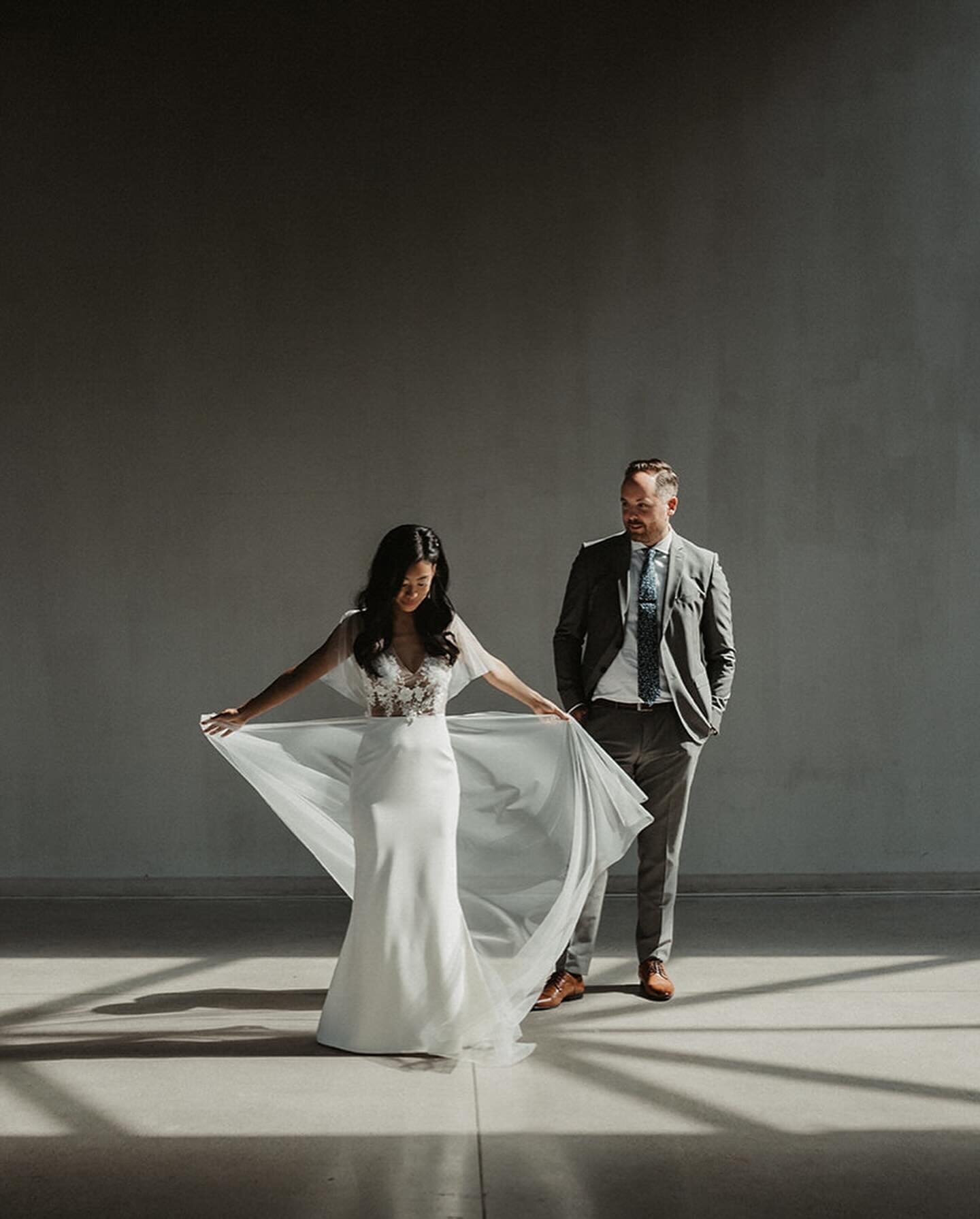 // the lighting + dress combination was undeniably magical, making it impossible not to play around with Amandas dress ✨🤍

Amazing Vendors
Photographer @jessicasilveiraphoto
Wedding Gown @langloisbrides
Grooms Suit @indochino
Venue @thesymesca
Plann