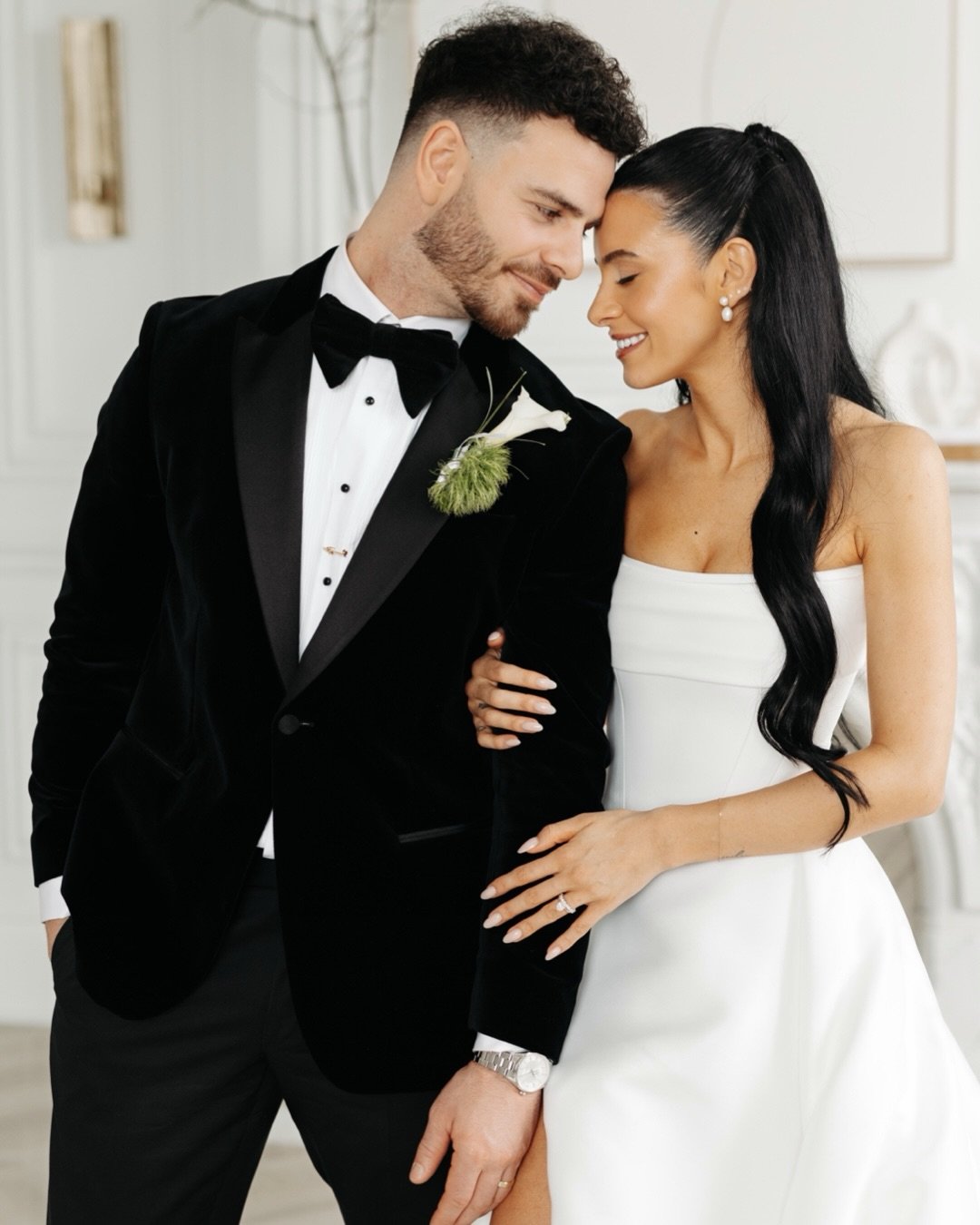 // one year married &mdash; happy anniversary, you two ✨🥂

Vendors
@jessicasilveiraphotography 
@billy_reel
@jess.and.billy 
@fancymebeauty
@roseandshine_to
@have_a_seat_events 
@gracefieldeventdecor 
@customboardstoronto 
@jennaplannedthis 
@theter