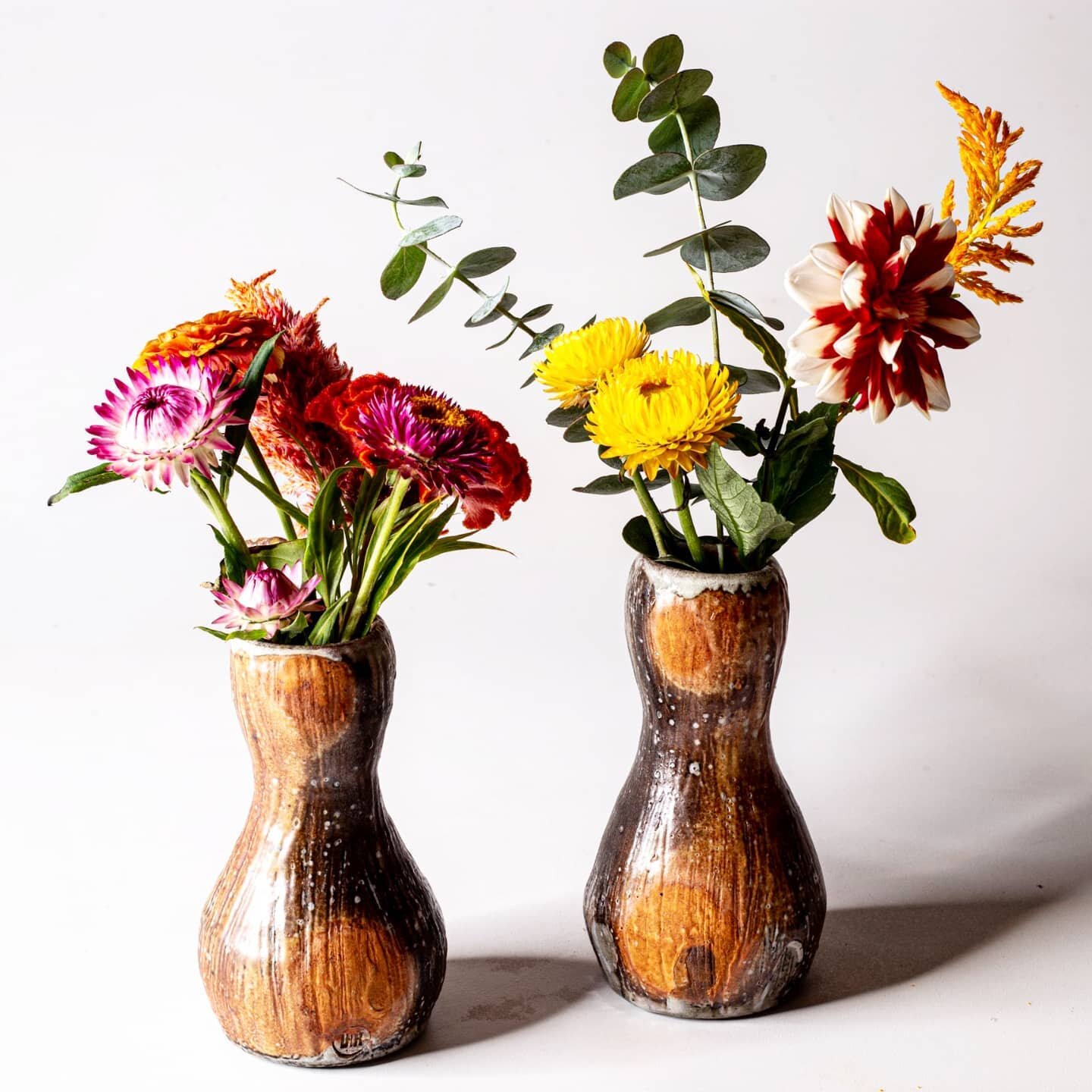 Bud vases for this weekend's @throwntogetherpotters show! My online shop opens at noon on Friday.

Flowers from my friends at @butterbee_farm who just moved to their new farm. Wishing them all the best. 

#vase #budvase #flowers #pottery #sodafired #