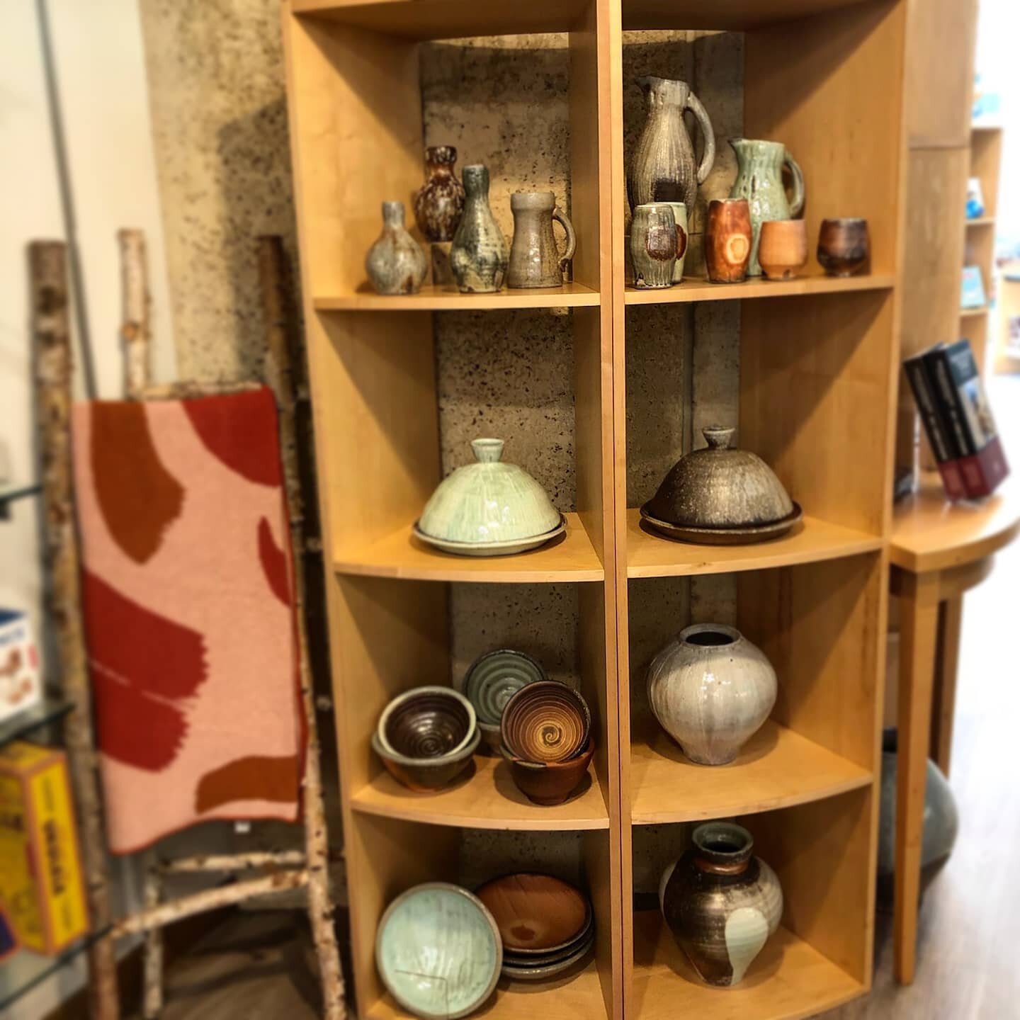 If you find yourself in Charlotte, head over to the Mint Museum gift shop! They just started carrying a nice selection of my work.

@mintmuseumstores #firstmuseumstore #museumstore #pottery #sodafired