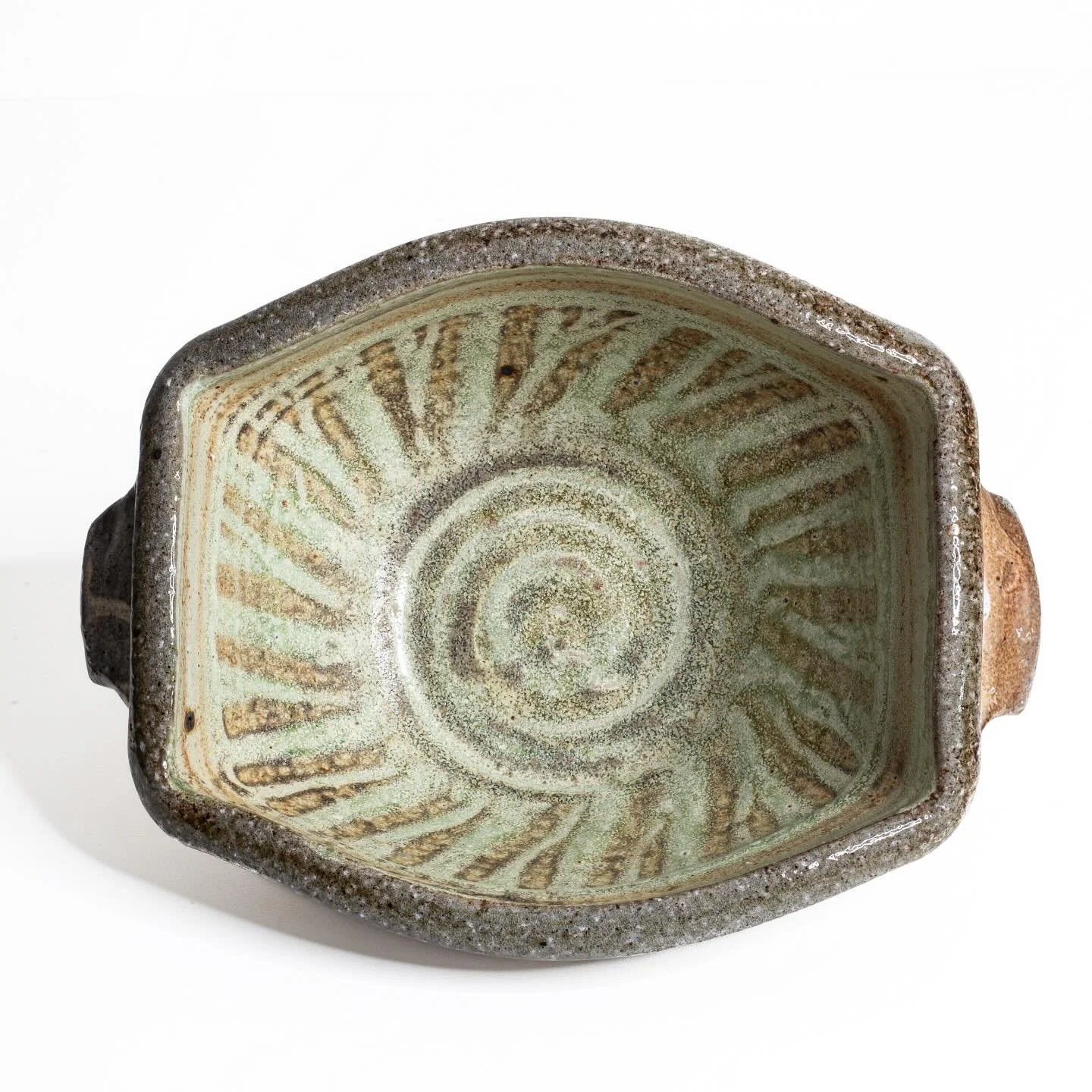 A lot of fresh pots are coming out of the kiln, just in time for the @claytonia_show this Friday and Saturday!

@studio_maypop @thirdfridaydurham @3rdfridaydurham #durham #thirdfriday #pottery #baker #casserole #sodafired #freshpots