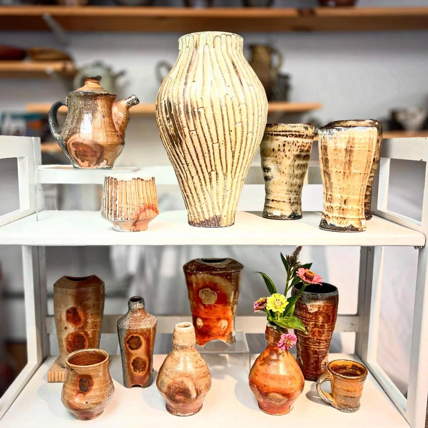 (s)Pots are looking good in the gallery! @claytonia_show opens this evening @studio_maypop.

#durham #thirdfridaysdurham #trianglenc #pottery #sodafired #spots