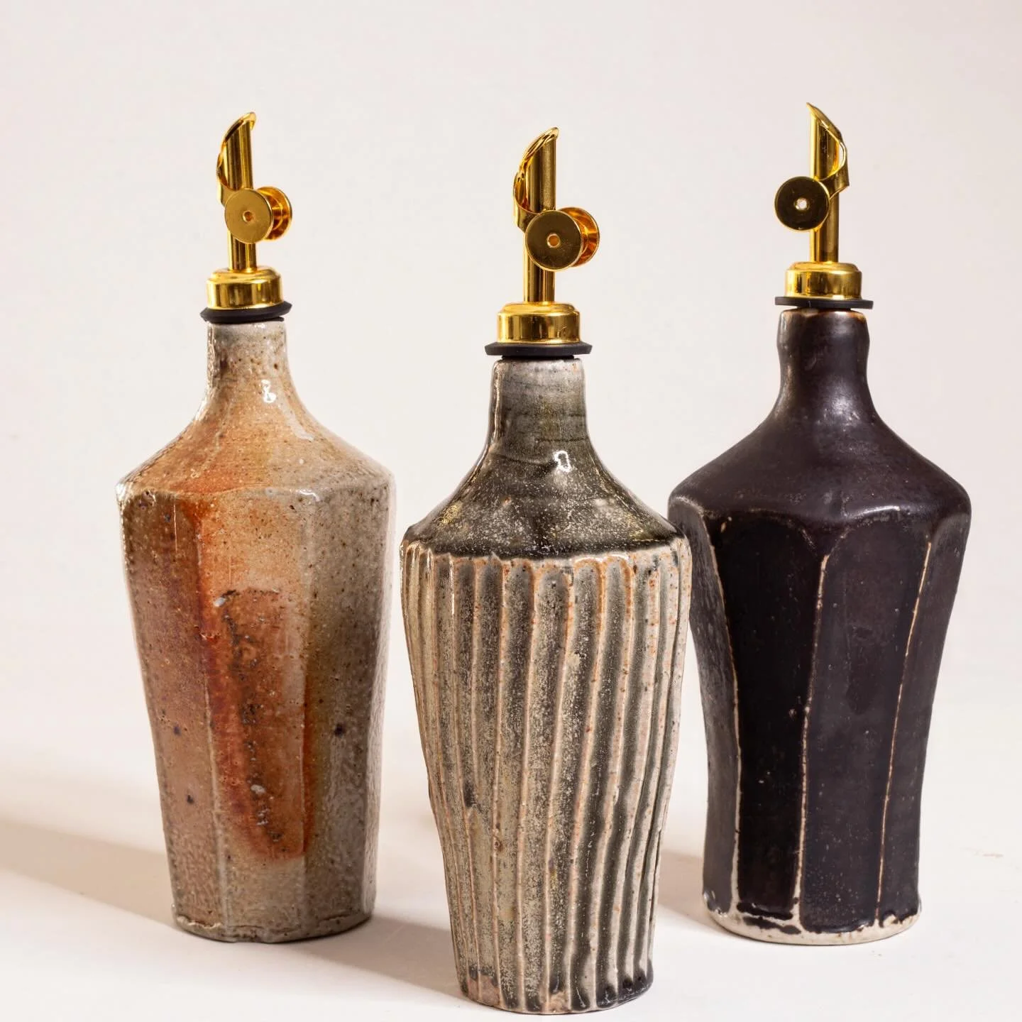 Packing up pots today for Art at Ladybug Farm tomorrow! Come out to Hurdle Mills NC for lots of great handmade crafts, good food, cider, and an all around beautiful time!

@ladybugfarm.nc #ladybug #pottery #sodafired #madeinnc #oliveoil #oliveoilpour