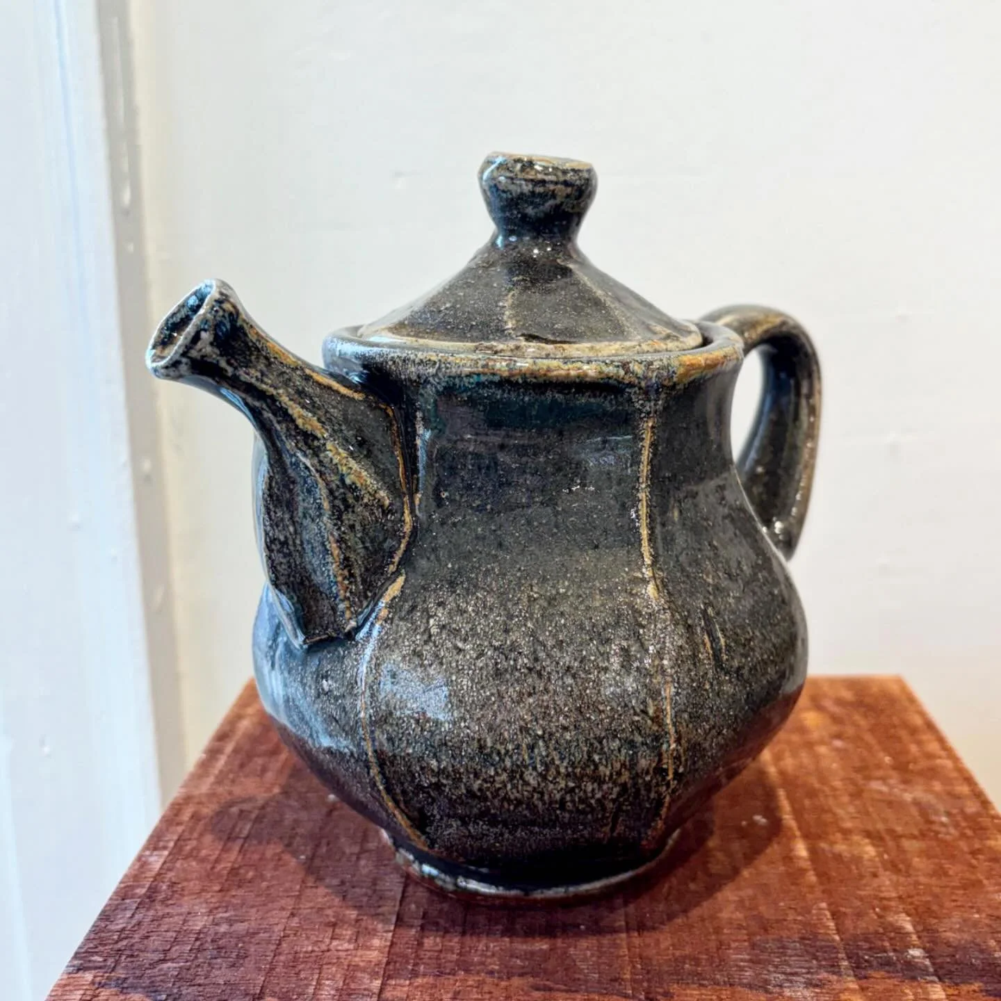 We just unloaded a kiln full of beautiful pots. Come to @studio_maypop today 1-6pm to get a sneak peak of some of the best!

@dylans_ceramics #teapot #tealover #lakewood #durham #craft