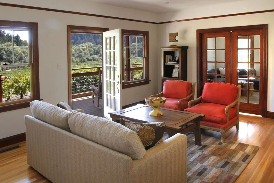 3-Livingroom.jpg
