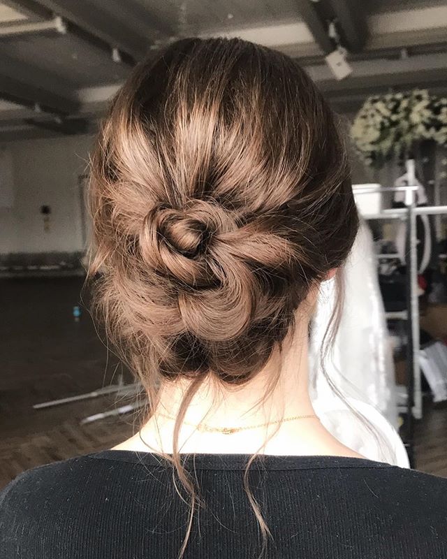 •for the effortless bride• #lovewhatyoudo #hairbyday #updo #kenraprofessional #freelancehairstylist #bridalhair #lorealprofessional